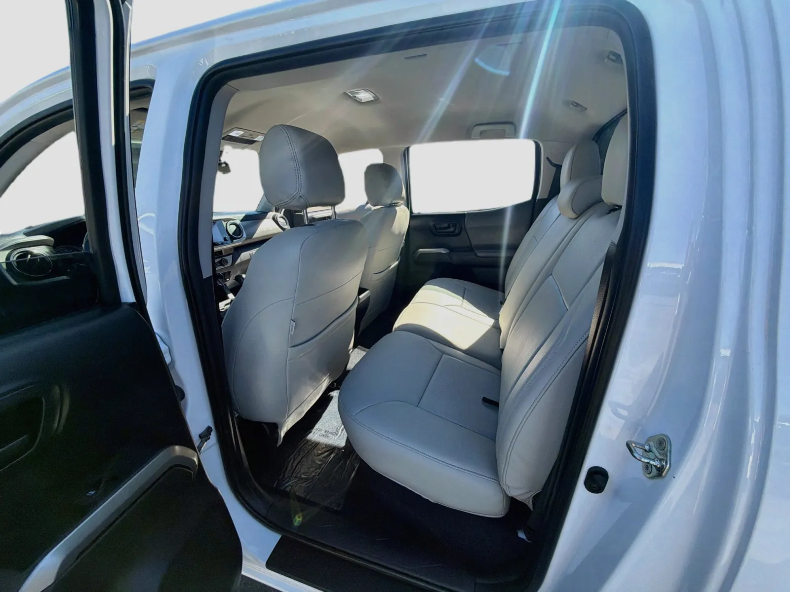 Toyota Tacoma photo 17