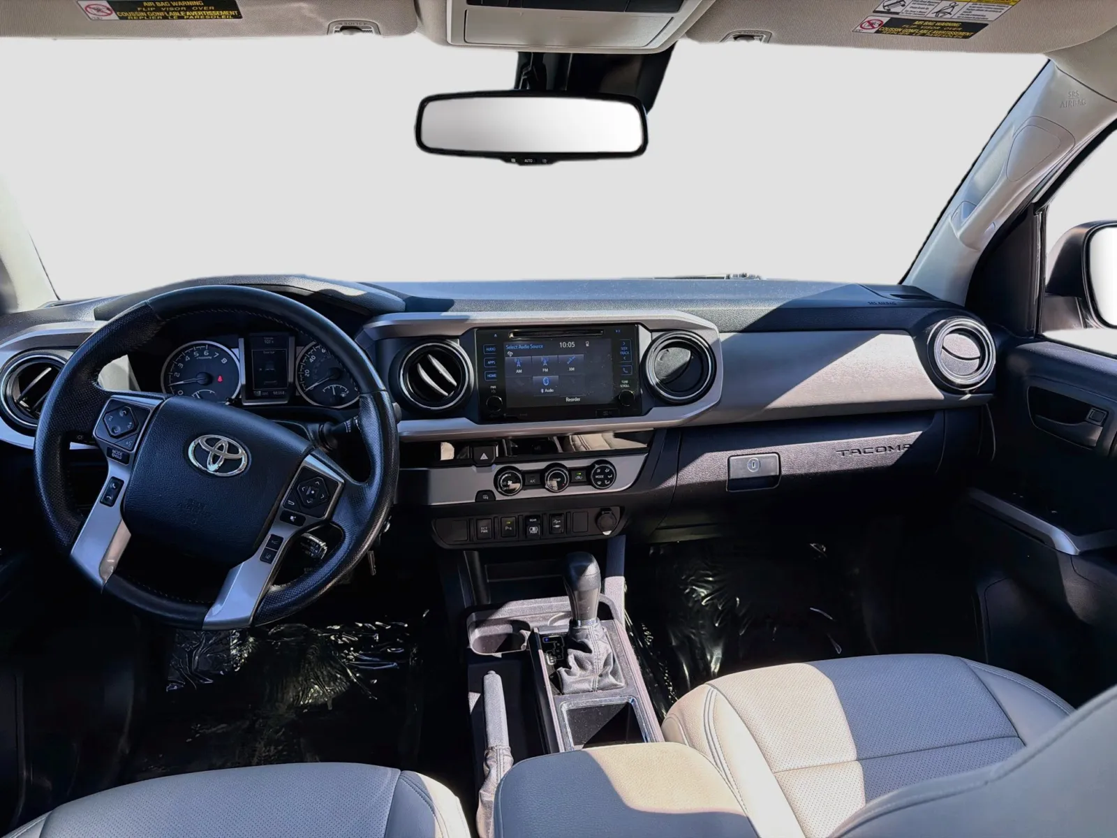 Toyota Tacoma photo 16
