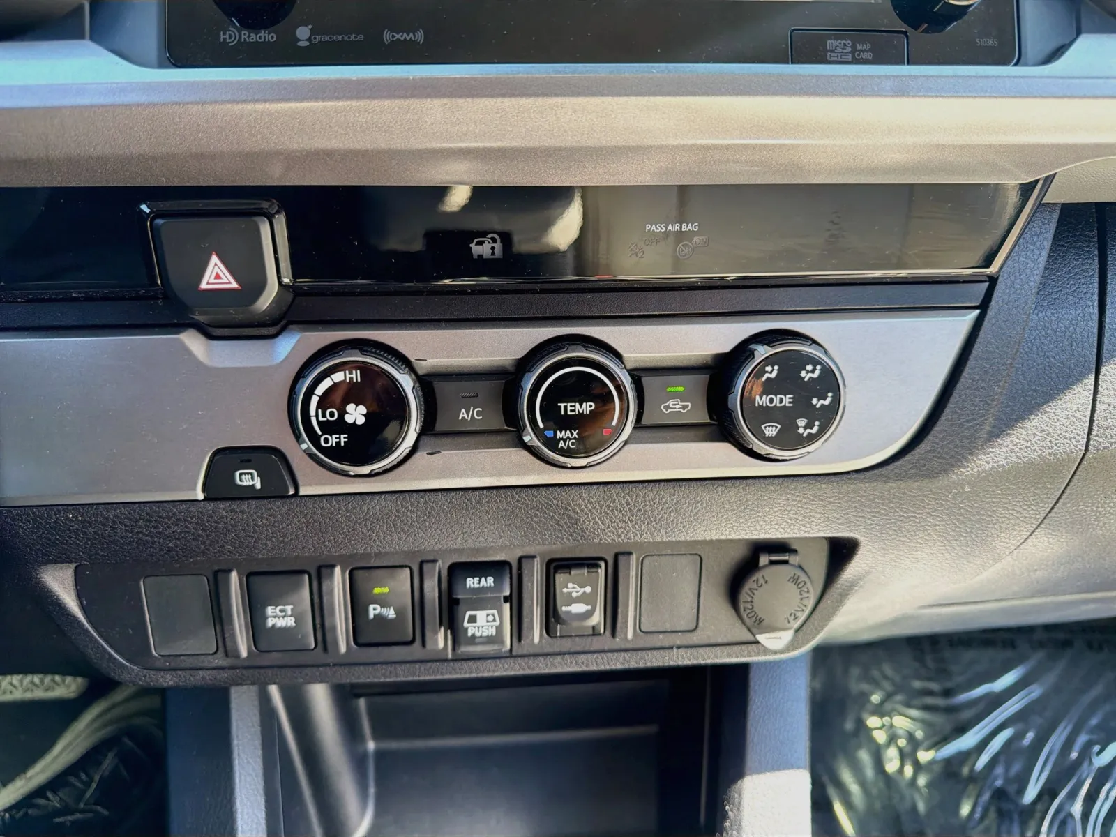Toyota Tacoma photo 12