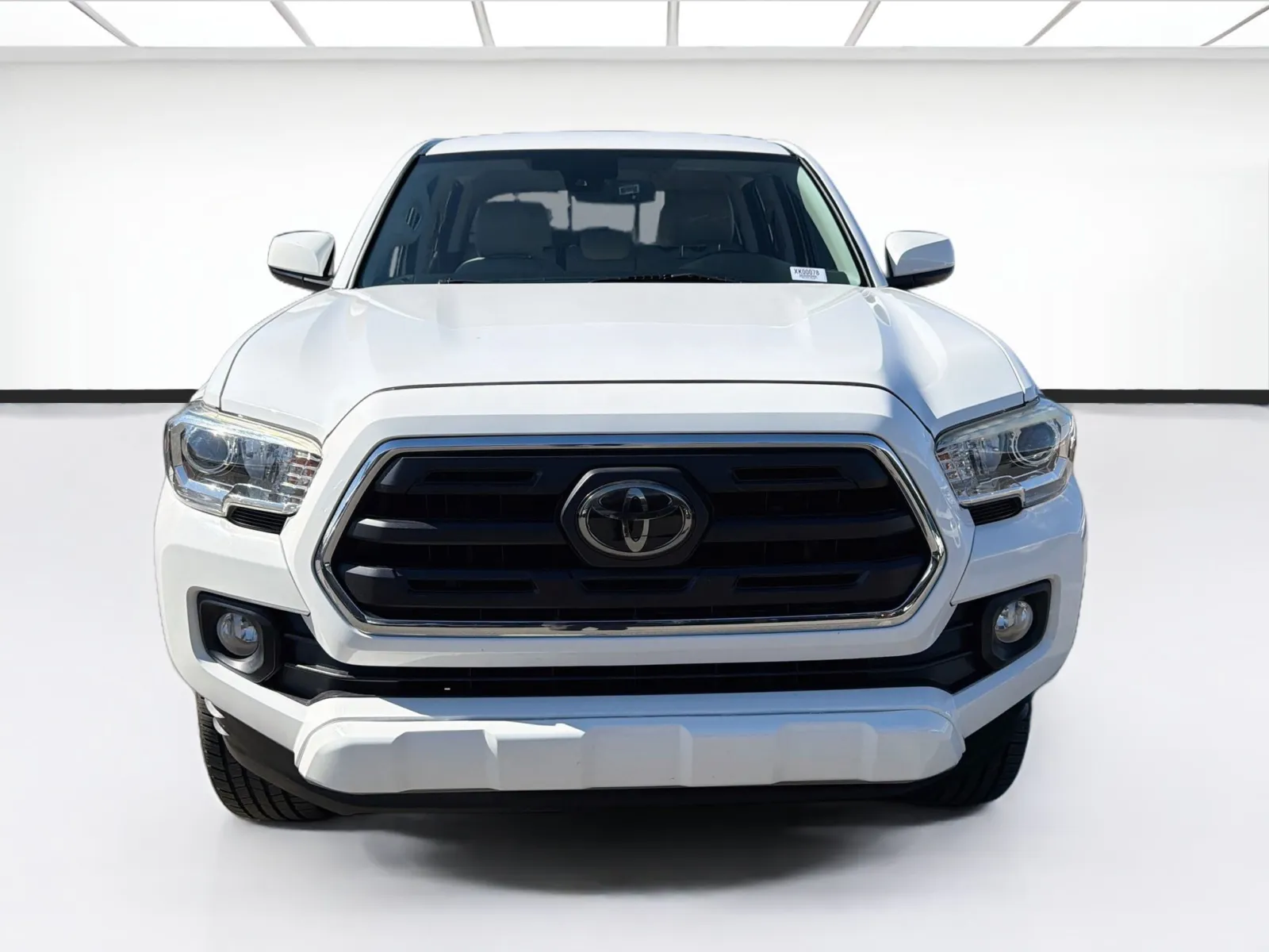 Toyota Tacoma photo 2