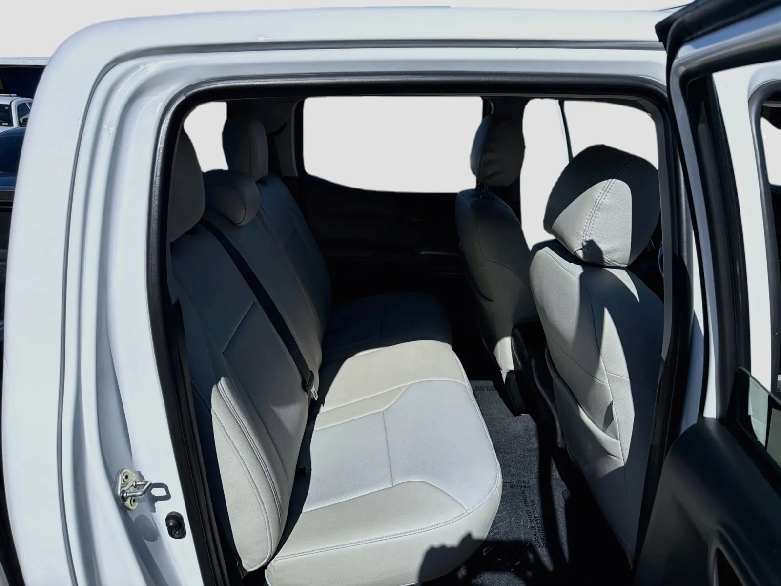Toyota Tacoma photo 19
