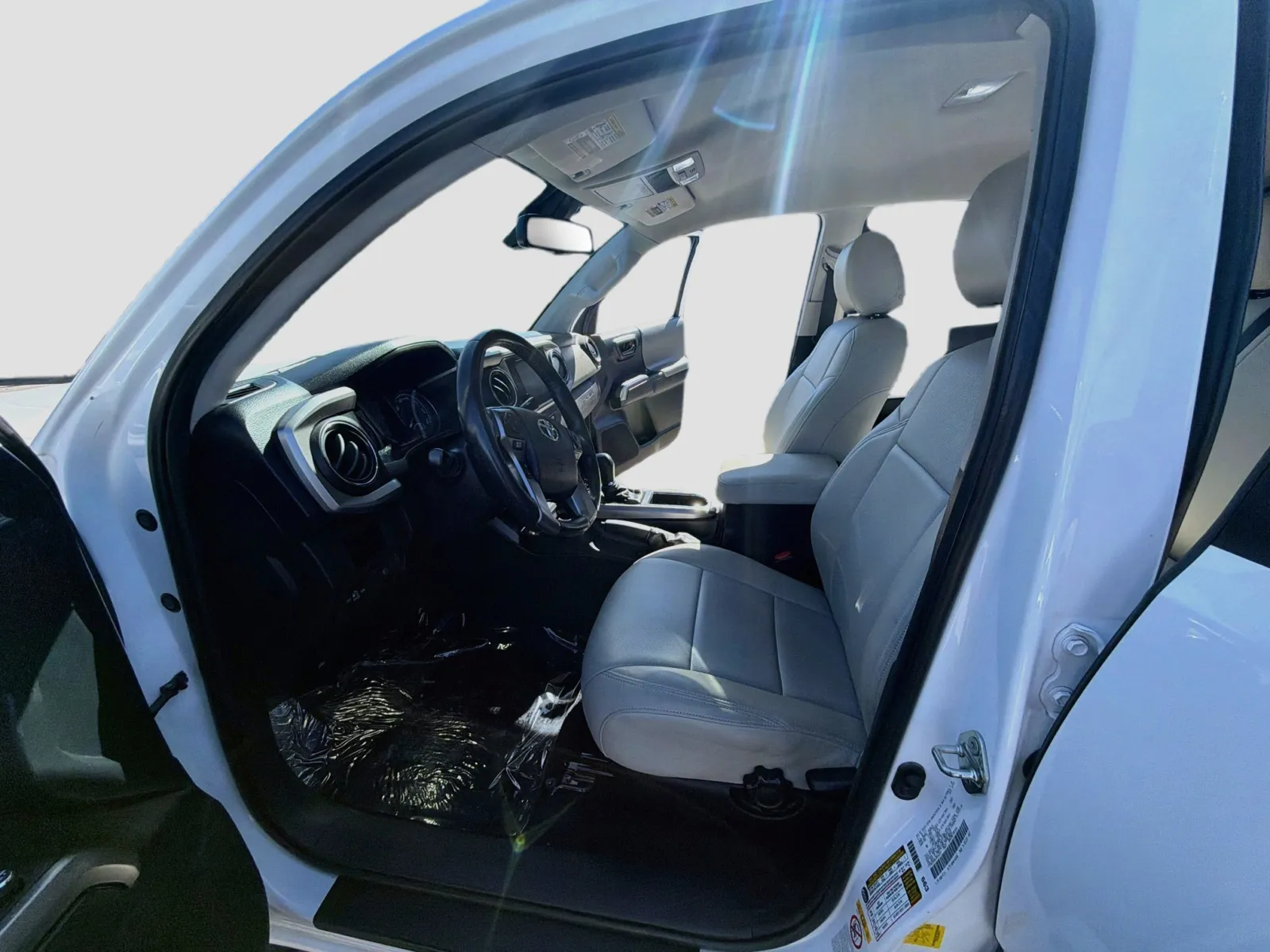 Toyota Tacoma photo 15