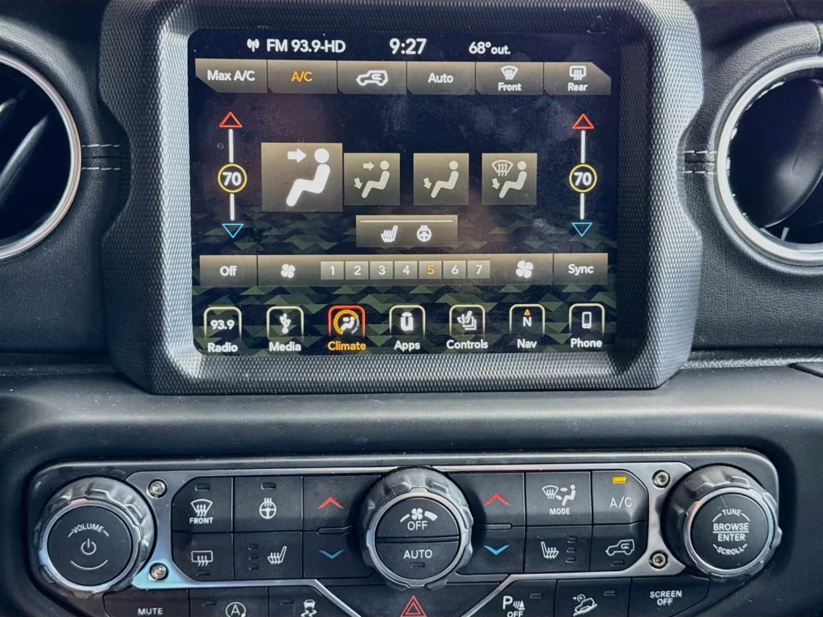 Jeep Wrangler photo 12