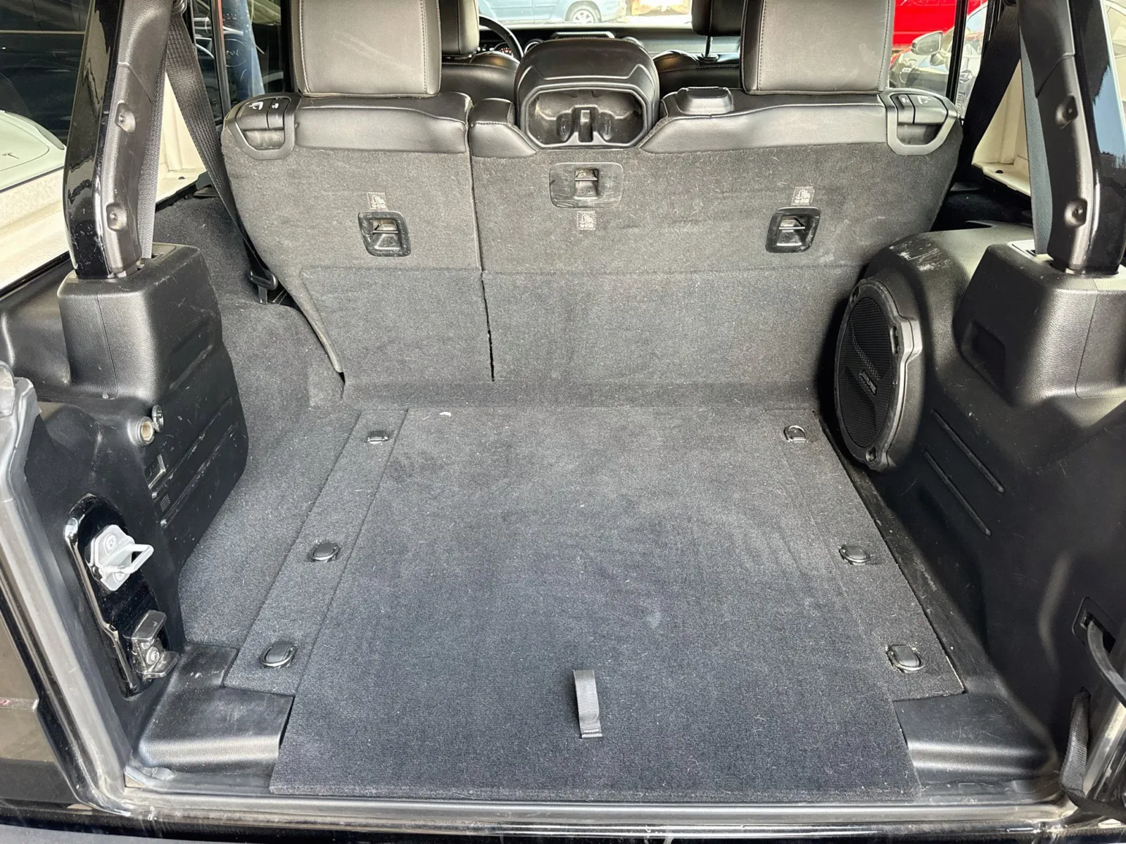 Jeep Wrangler photo 16