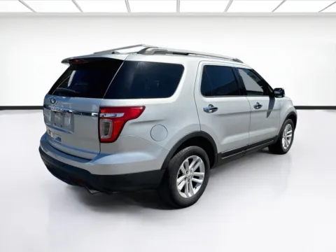 More photos of 2014 Ford Explorer XLT at KarGenie, CA
