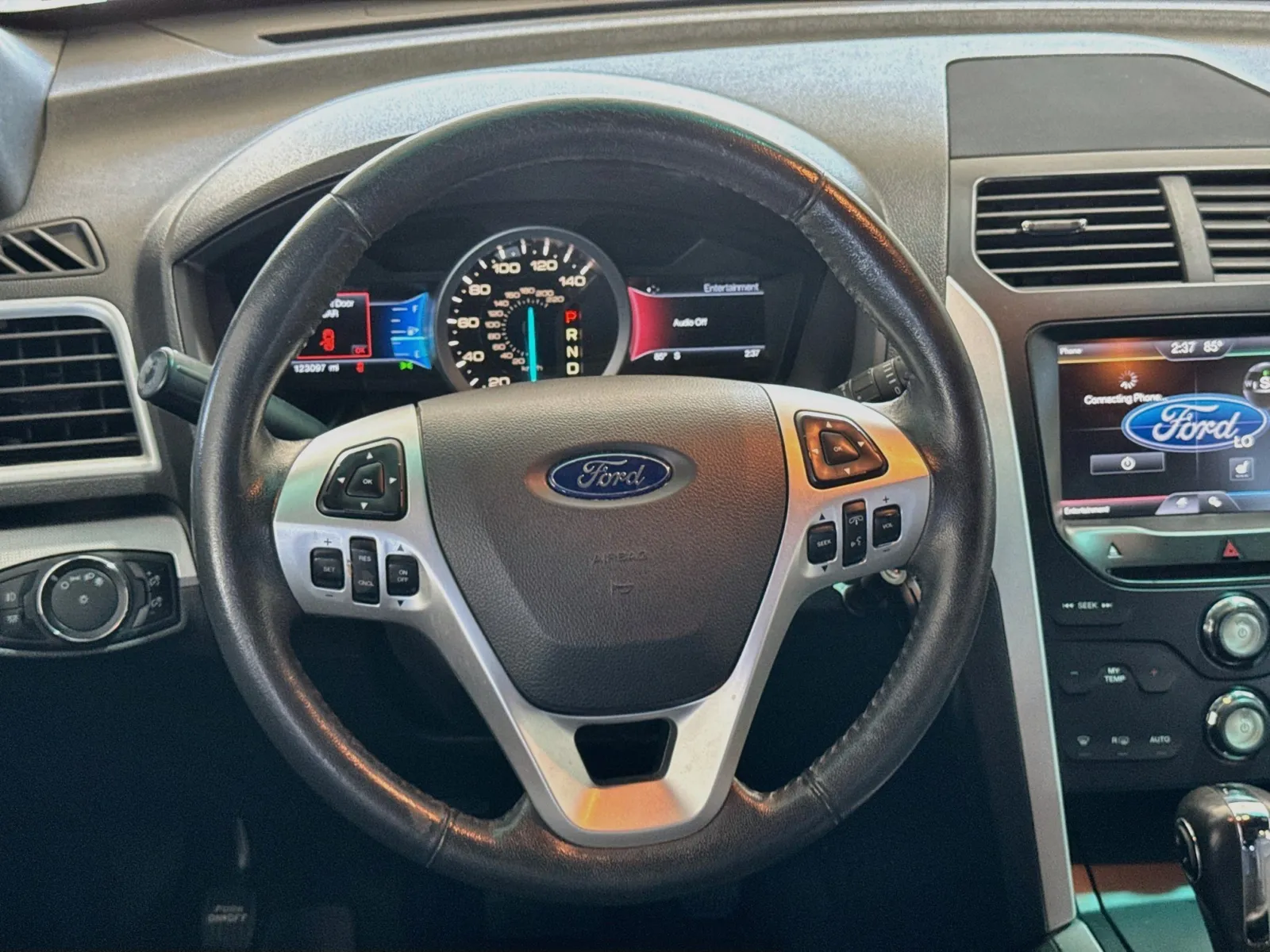 Ford Explorer photo 14
