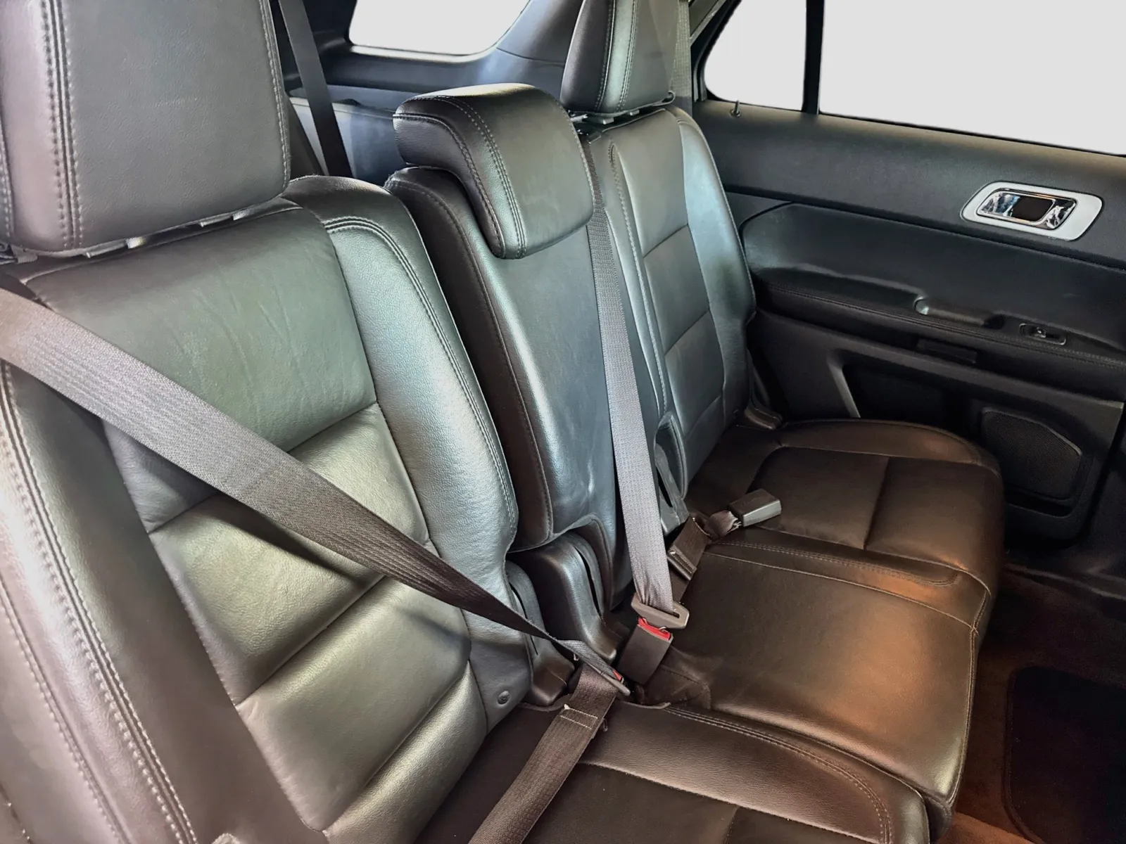 Ford Explorer photo 22
