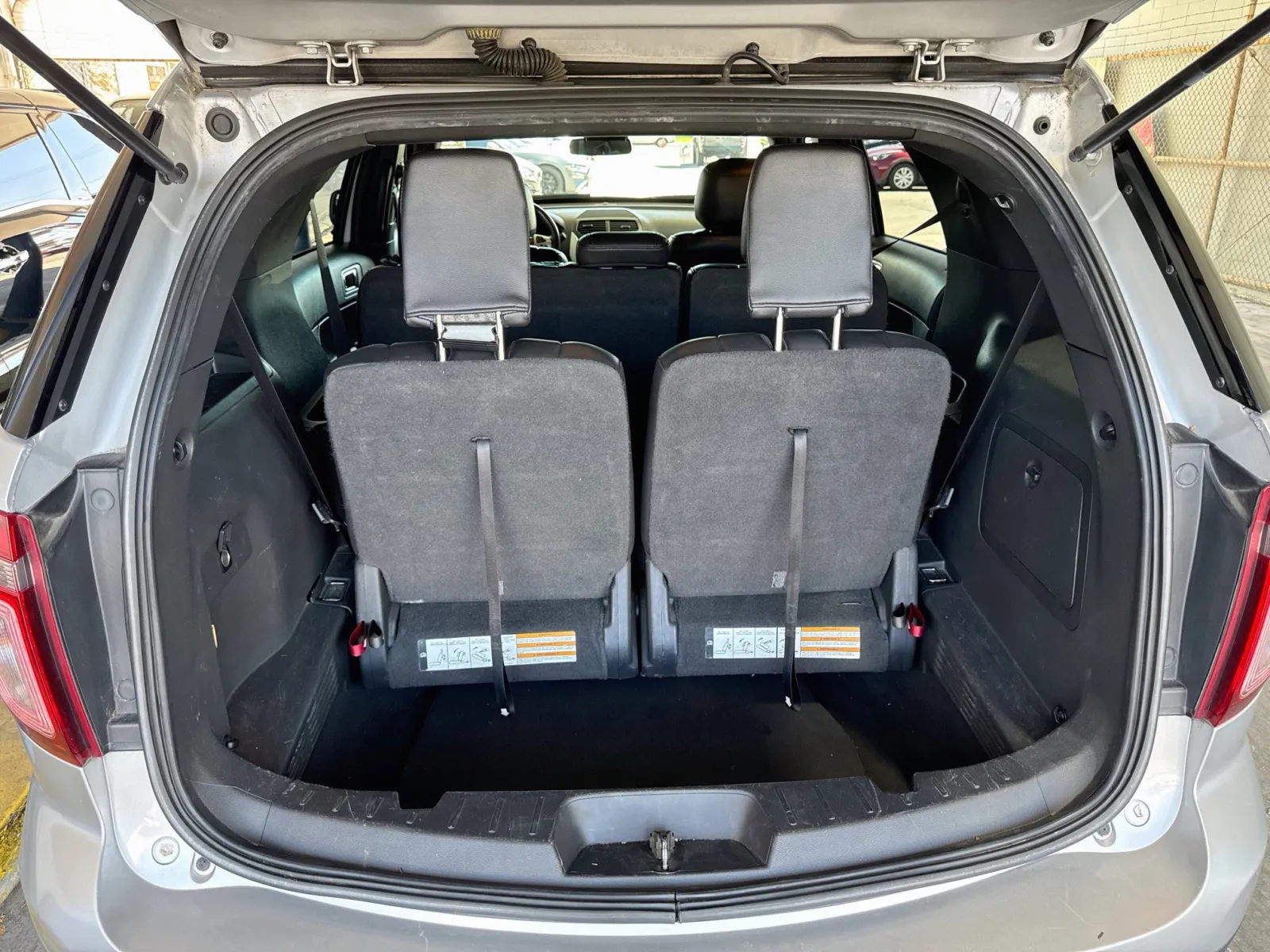 Ford Explorer photo 17