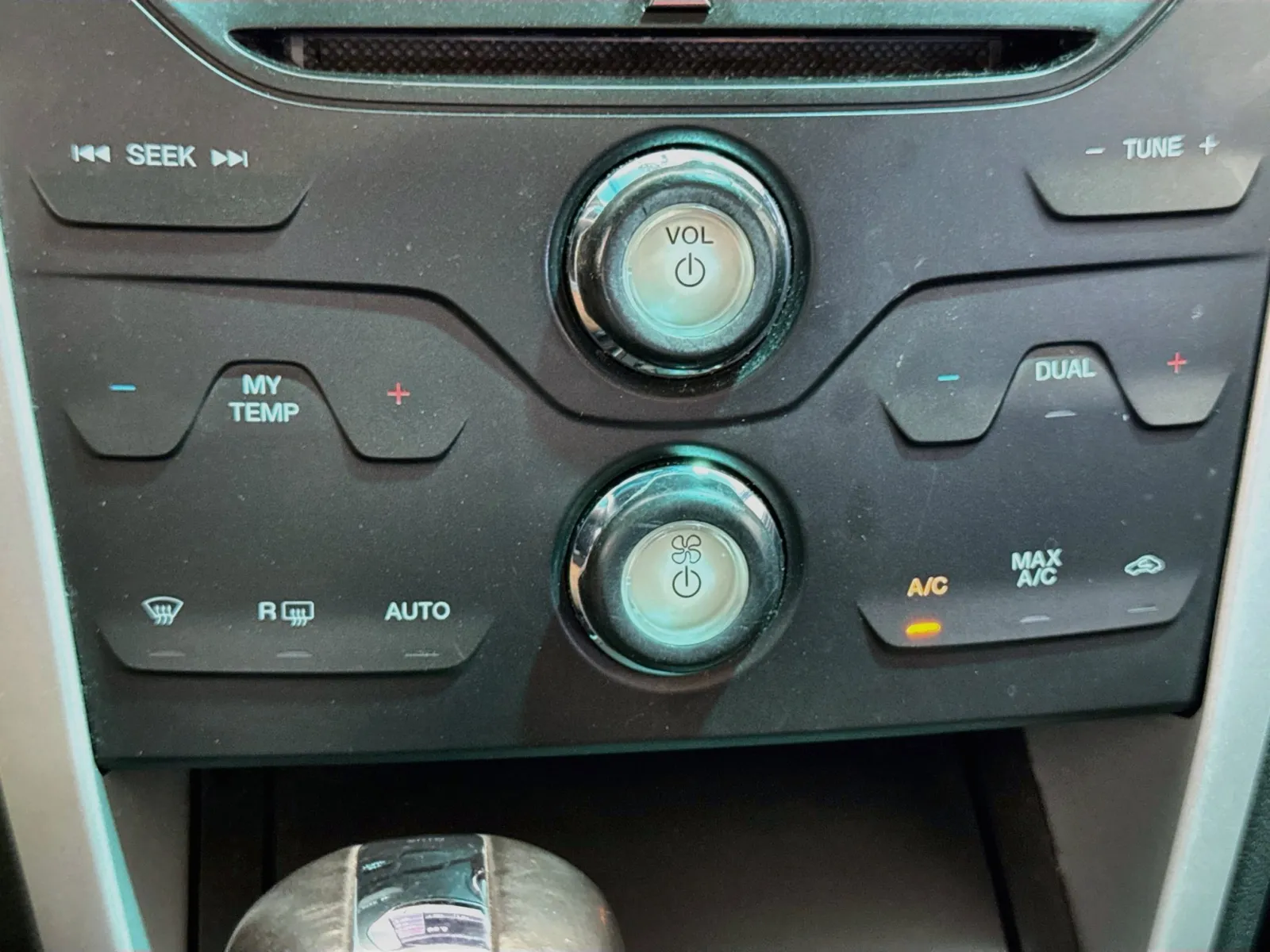 Ford Explorer photo 11