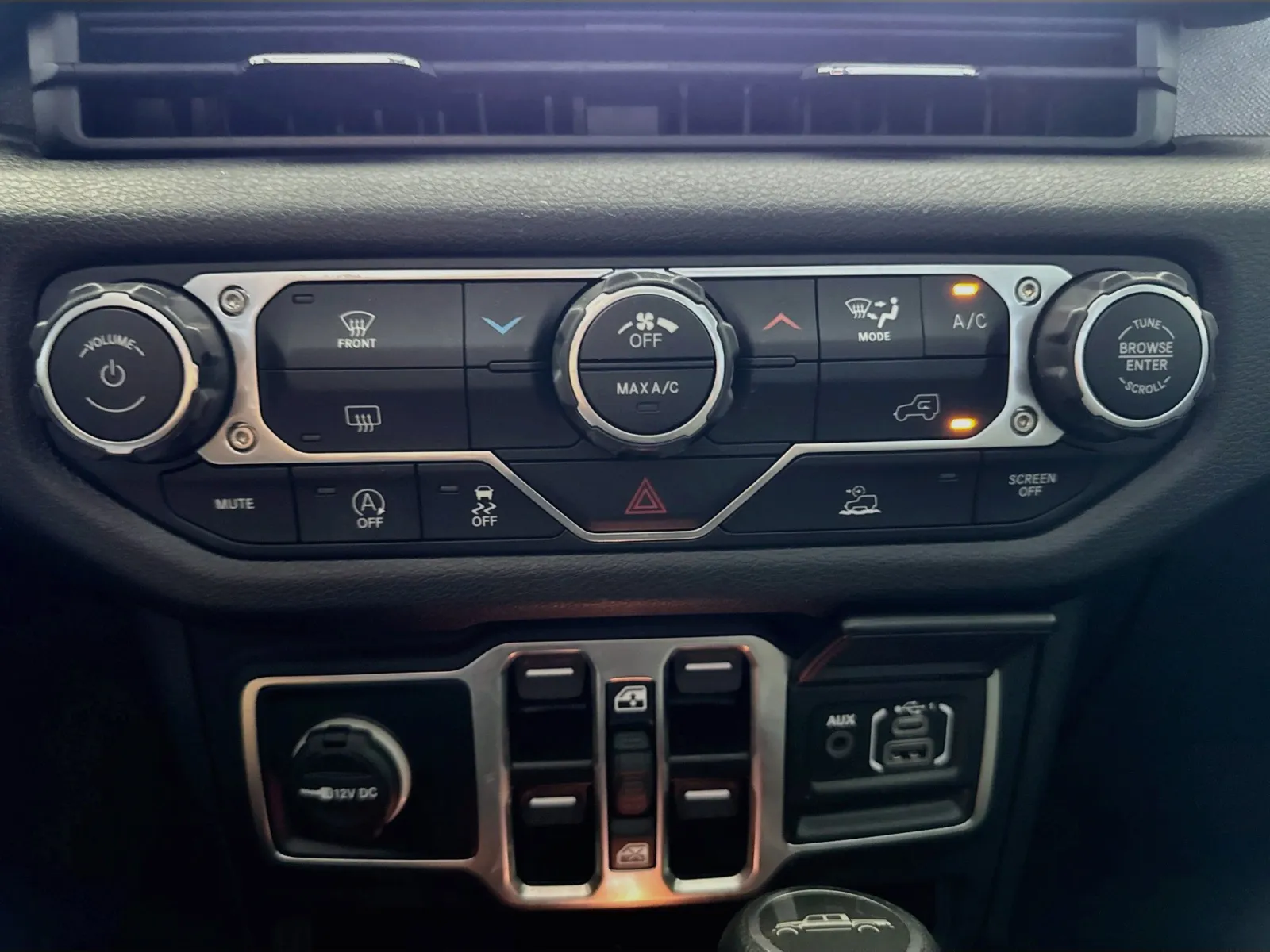 Jeep Gladiator photo 11