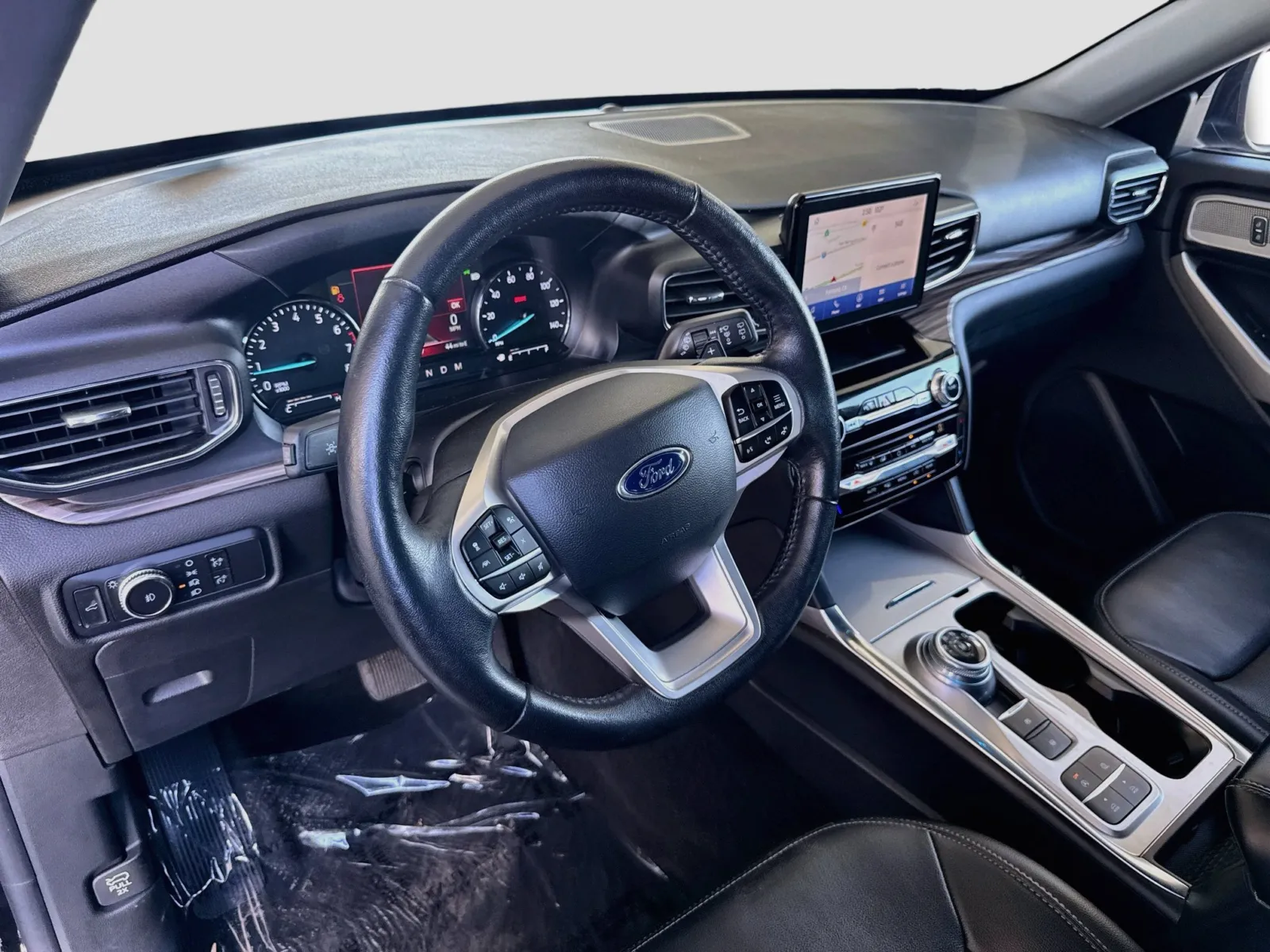 Ford Explorer photo 7