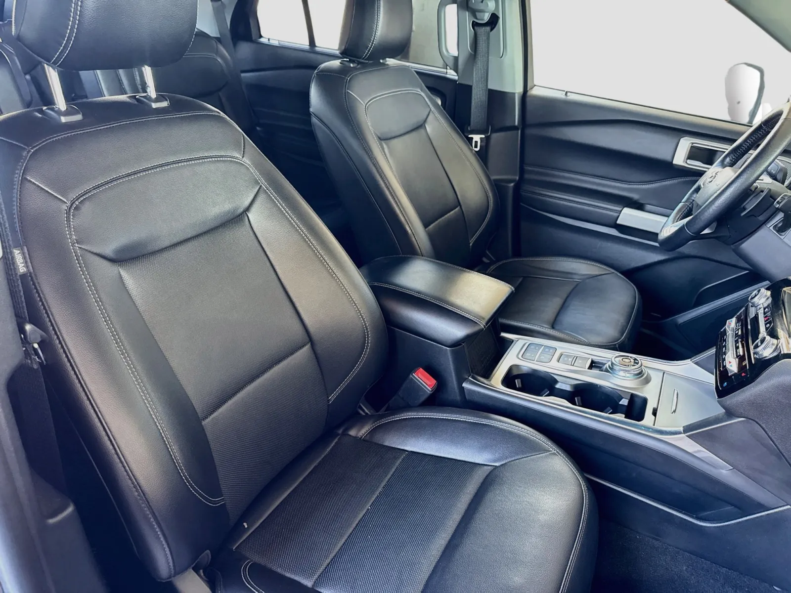 Ford Explorer photo 24