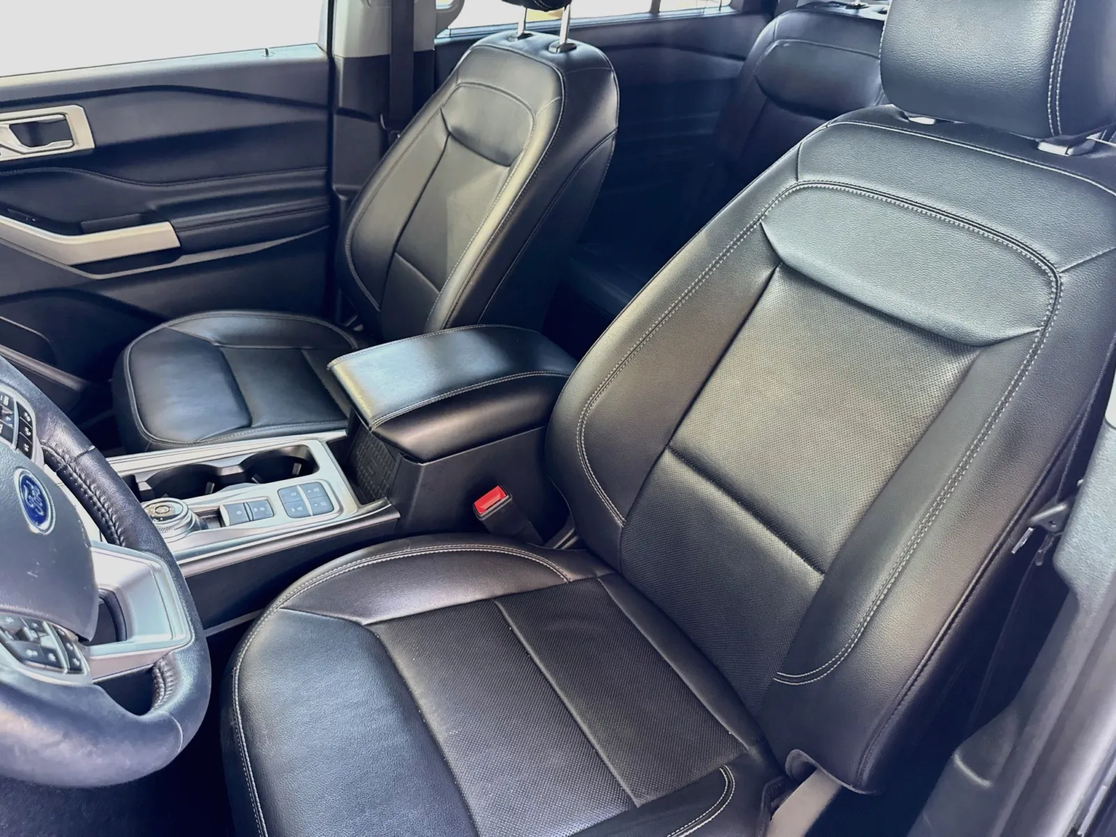 Ford Explorer photo 14