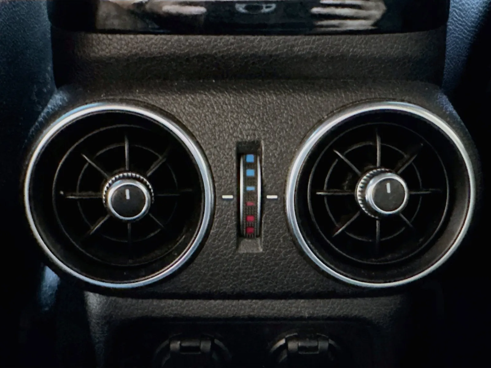 Kia Stinger photo 18