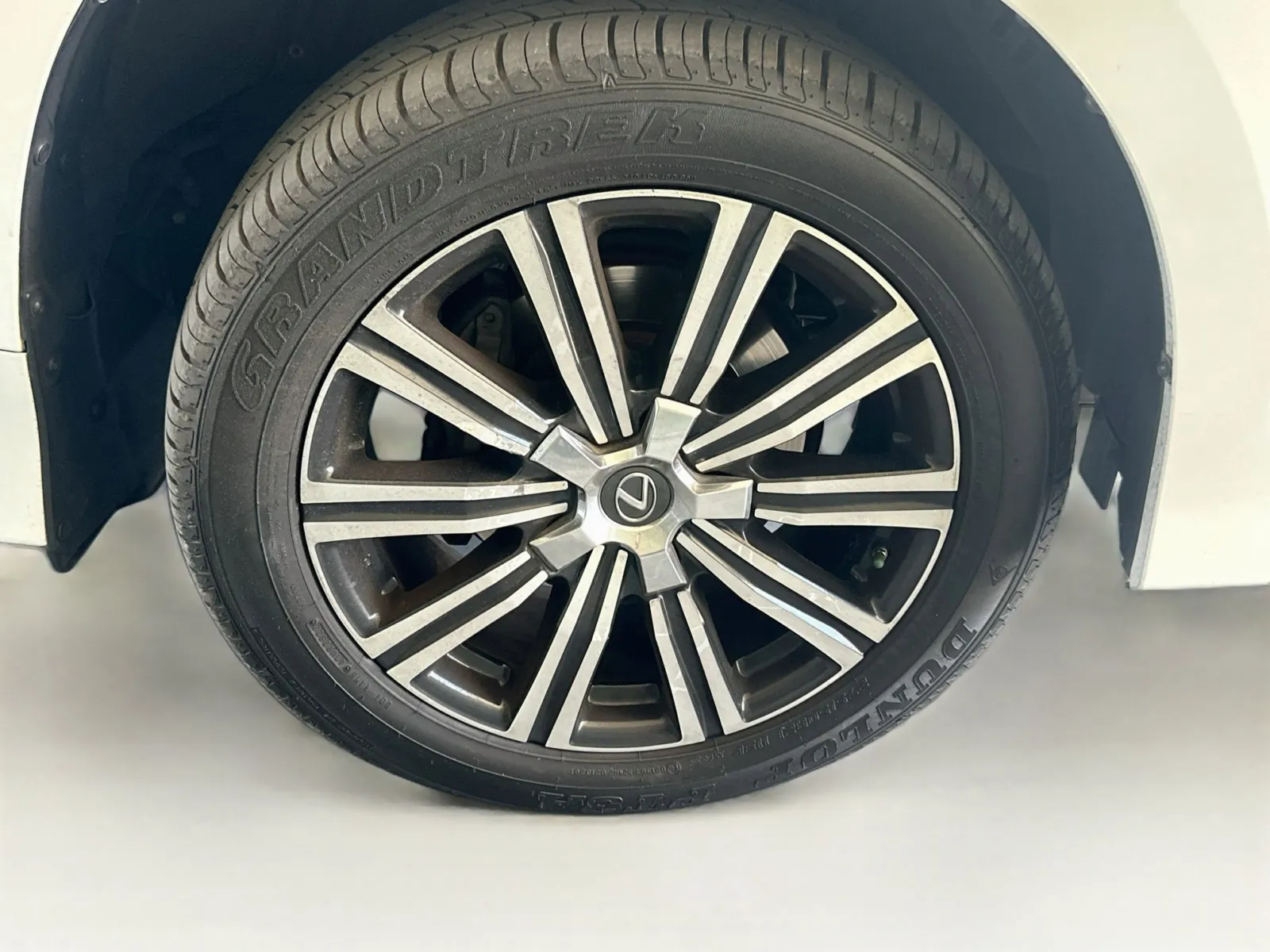 Lexus LX photo 25