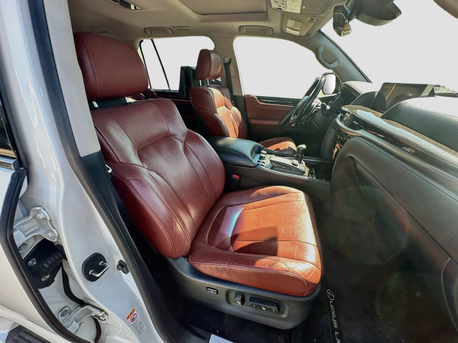 Lexus LX photo 24