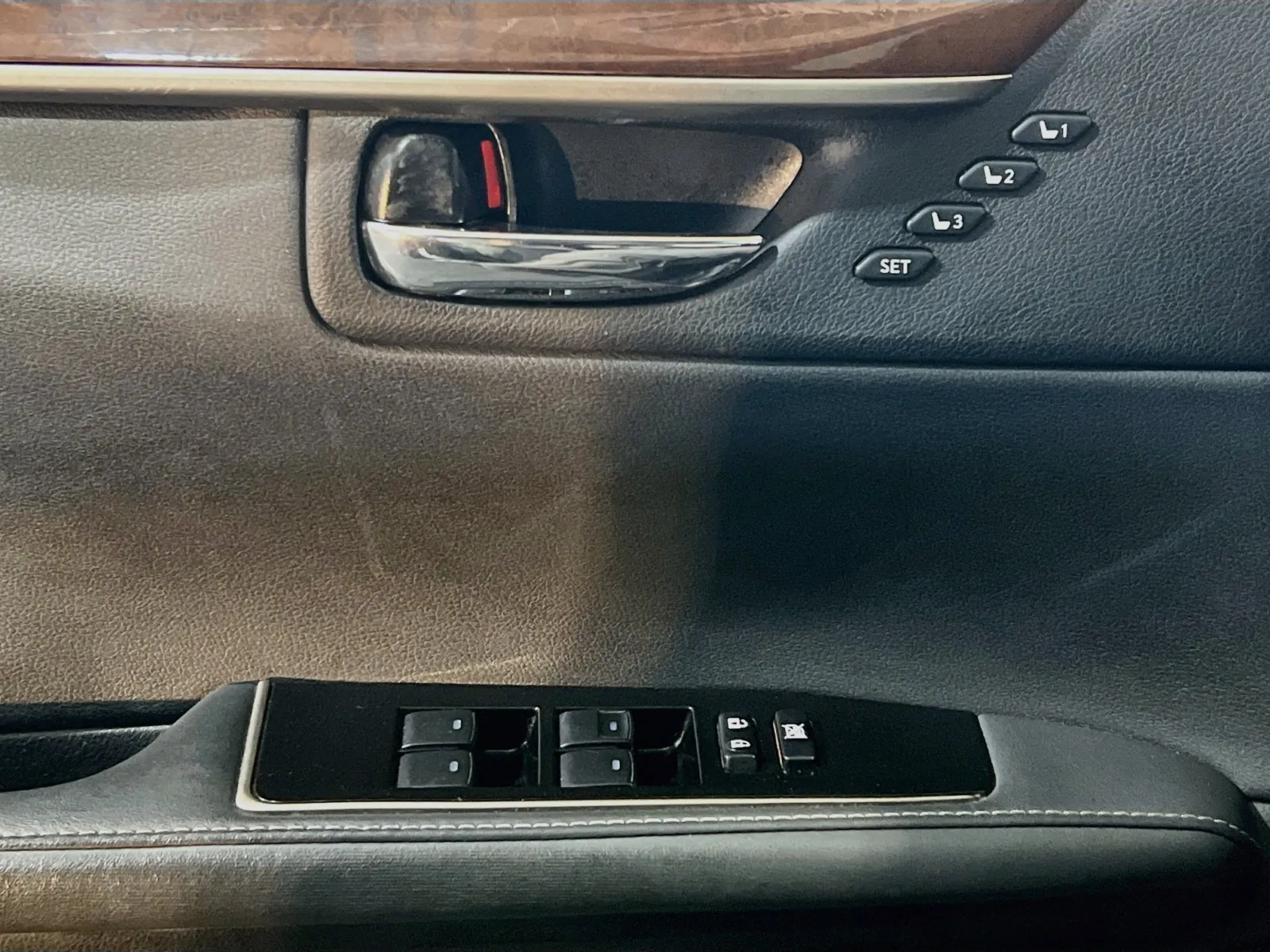 Lexus ES photo 14