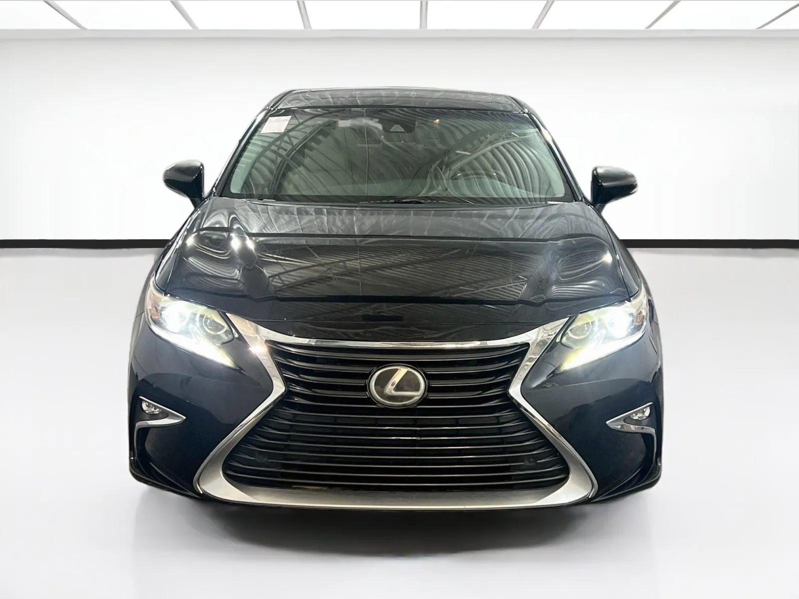 Lexus ES photo 2