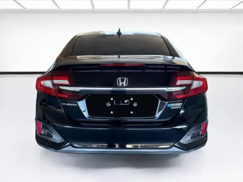 More photos of 2018 Honda Clarity Plug-In Hybrid Touring at KarGenie, CA
