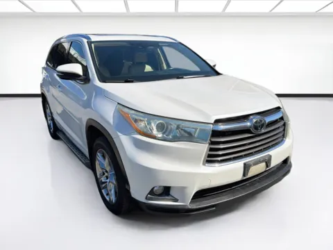 Another view of 2016 Toyota Highlander Limited Platinum V6 for sale in Fontana, CA at KarGenie