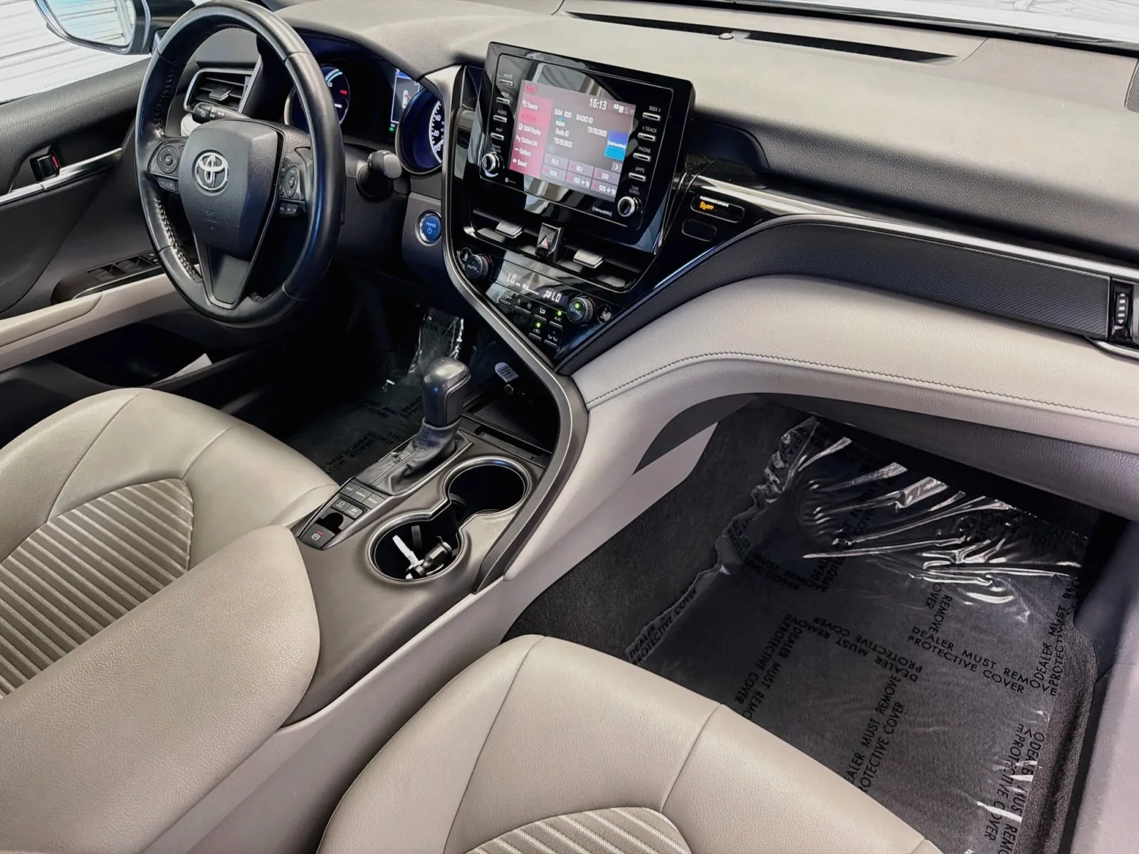 Toyota Camry photo 12