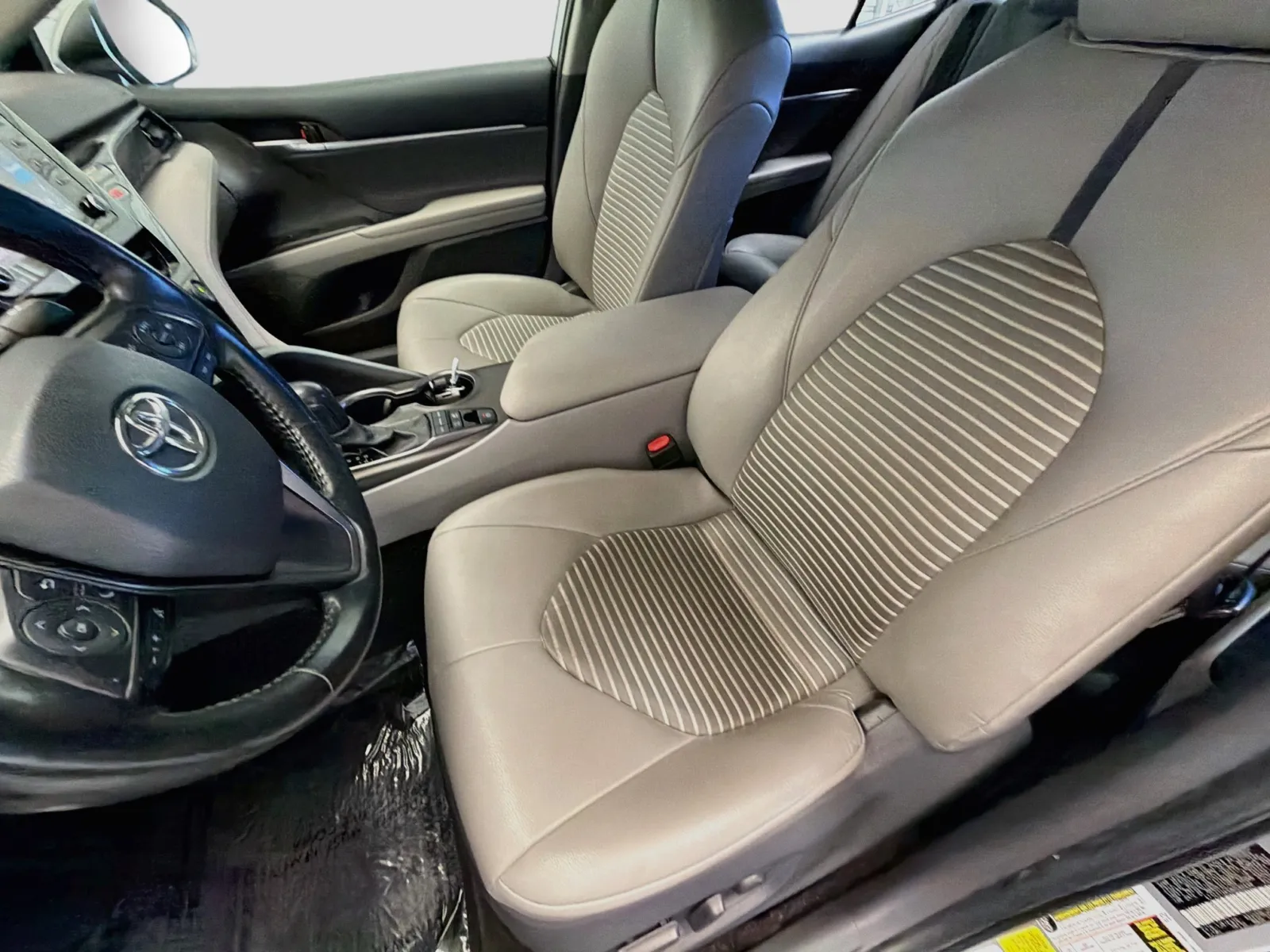 Toyota Camry photo 11