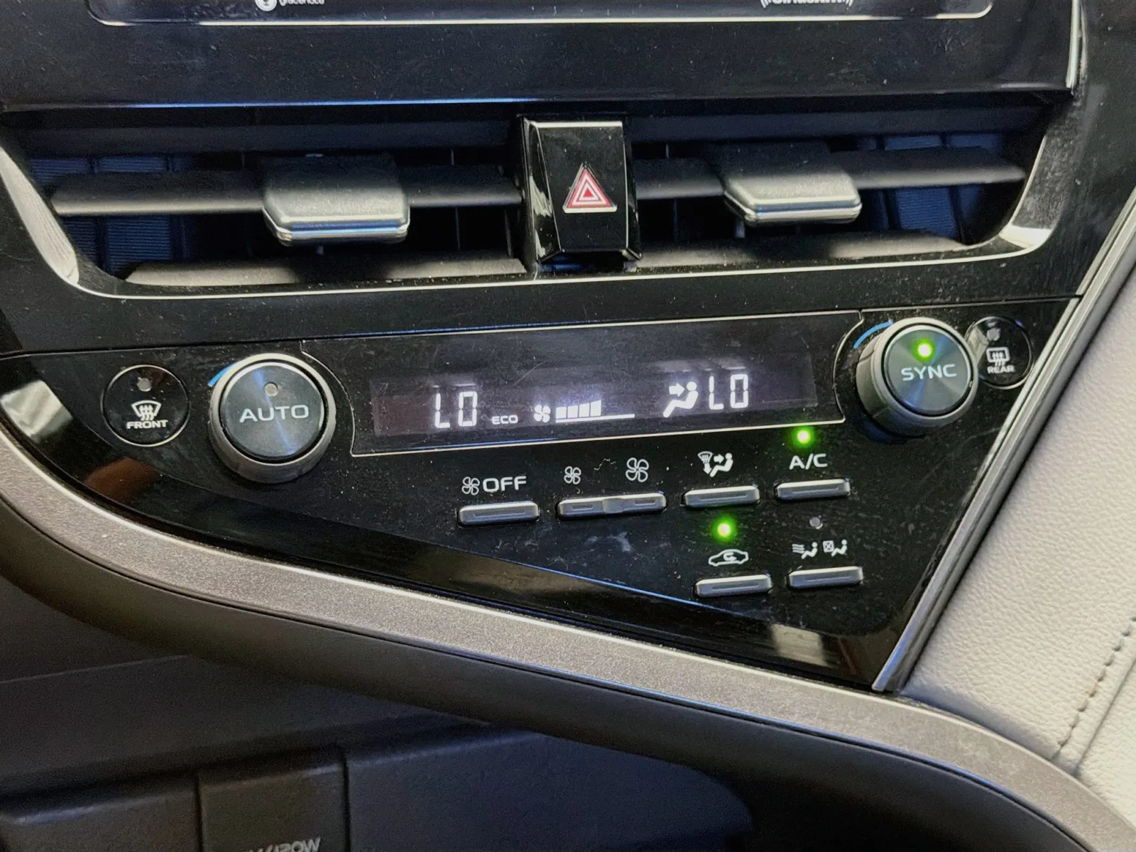 Toyota Camry photo 10