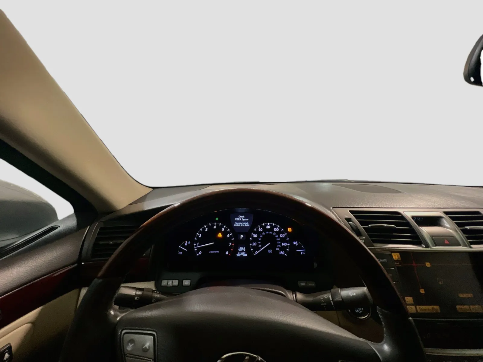 Lexus LS photo 7