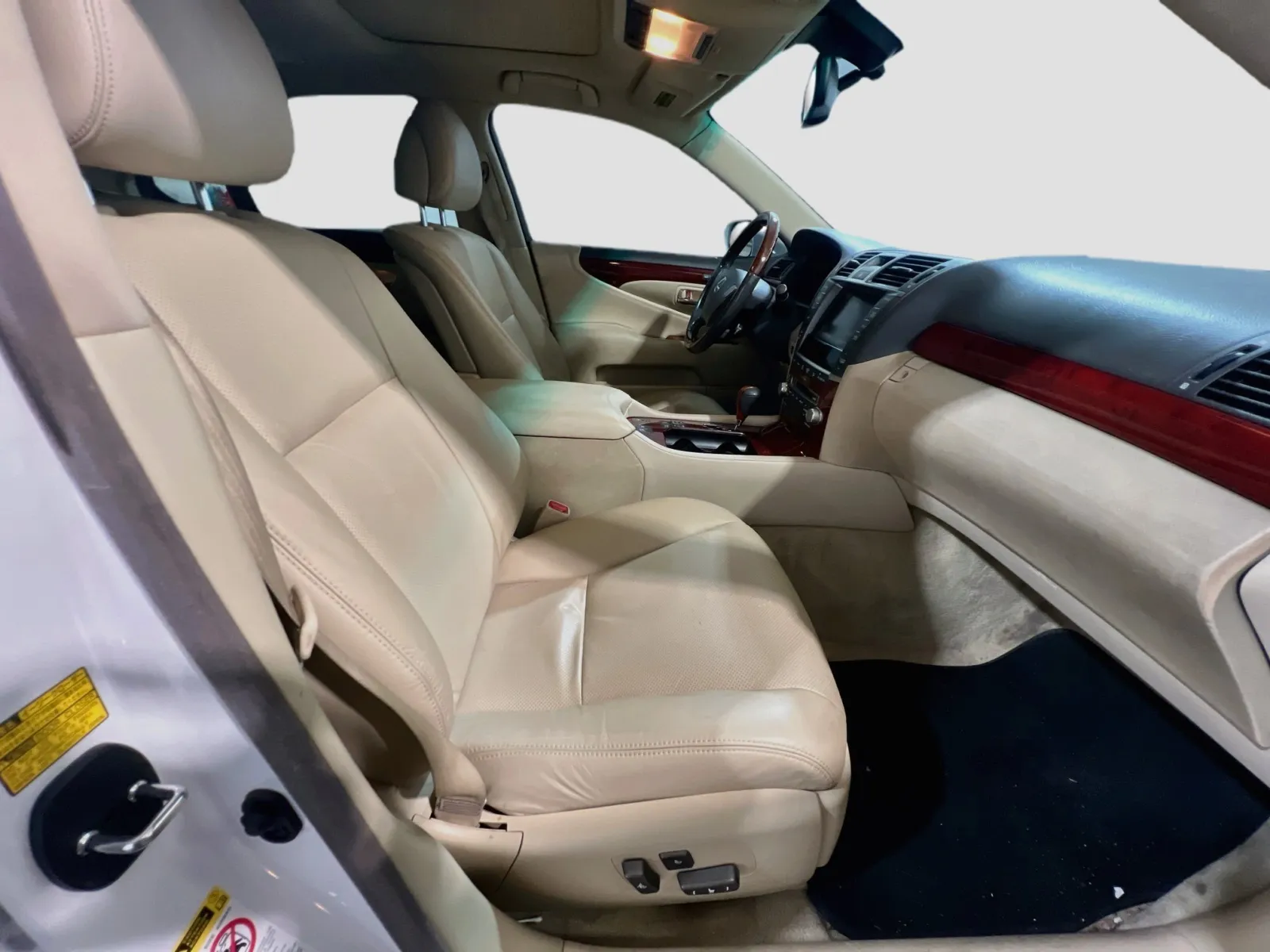 Lexus LS photo 22