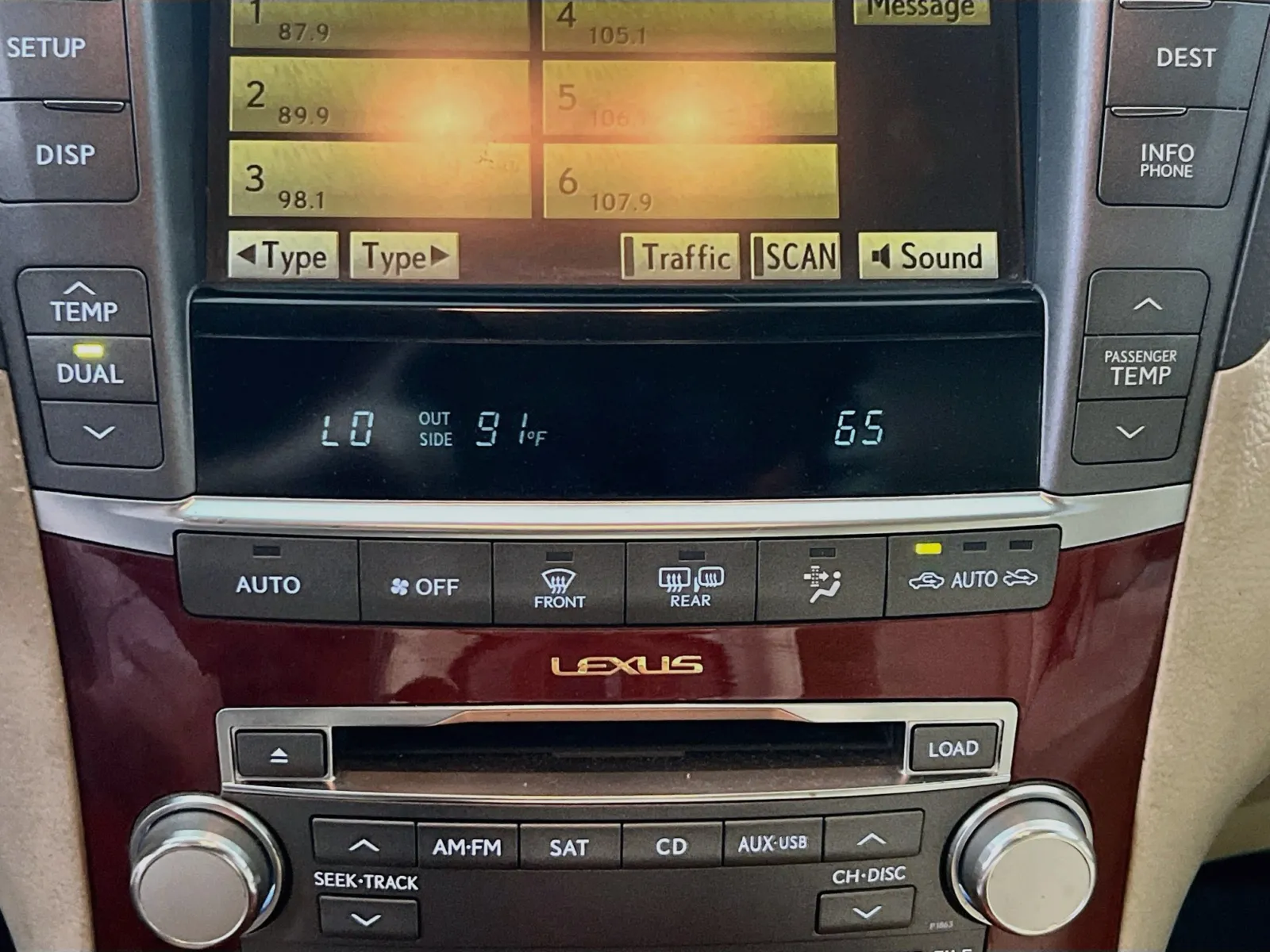 Lexus LS photo 12