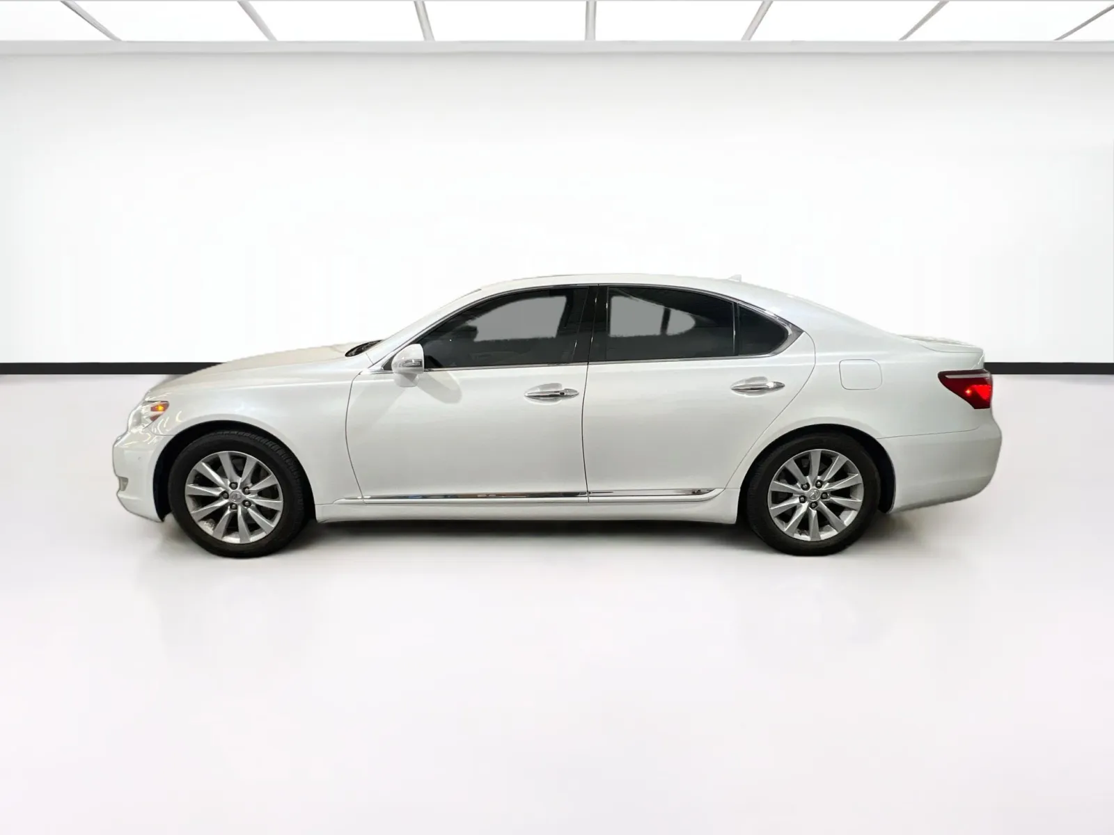 Lexus LS photo 24