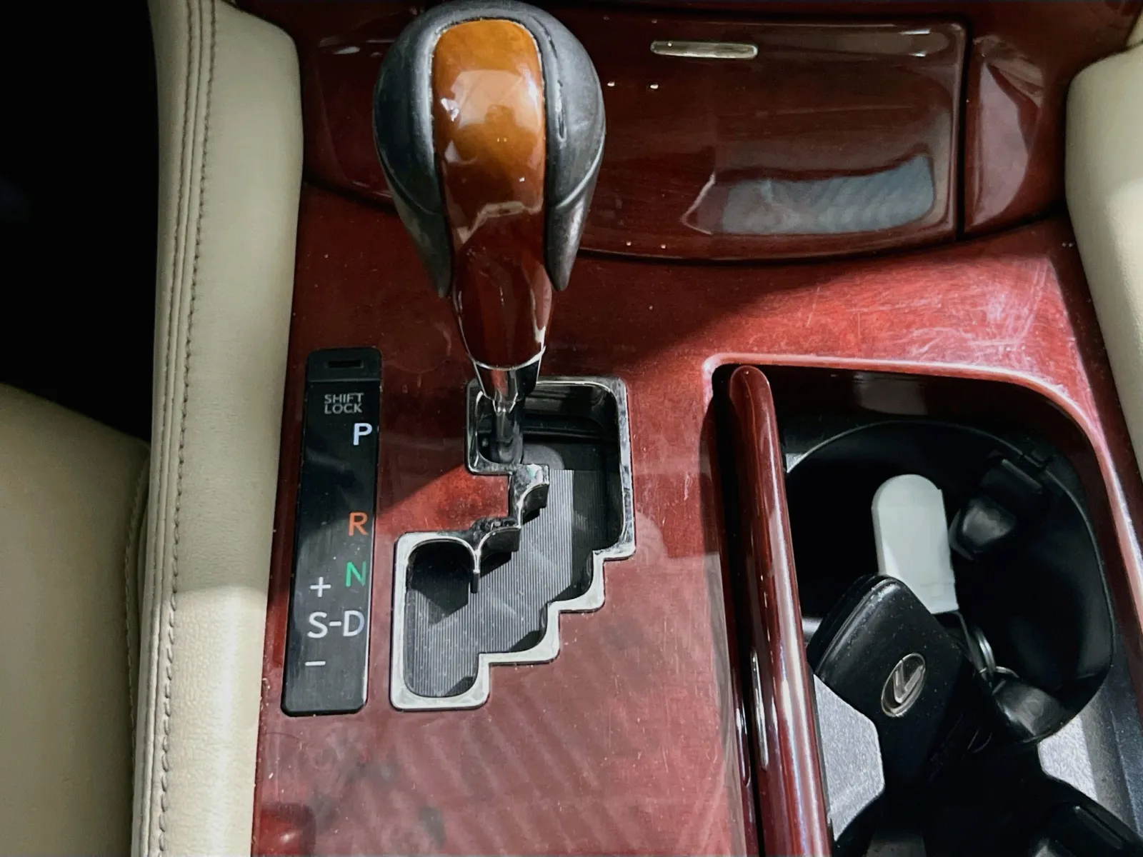 Lexus LS photo 13