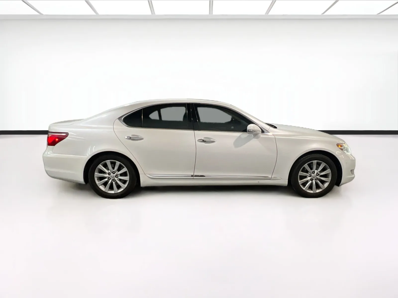 Lexus LS photo 25