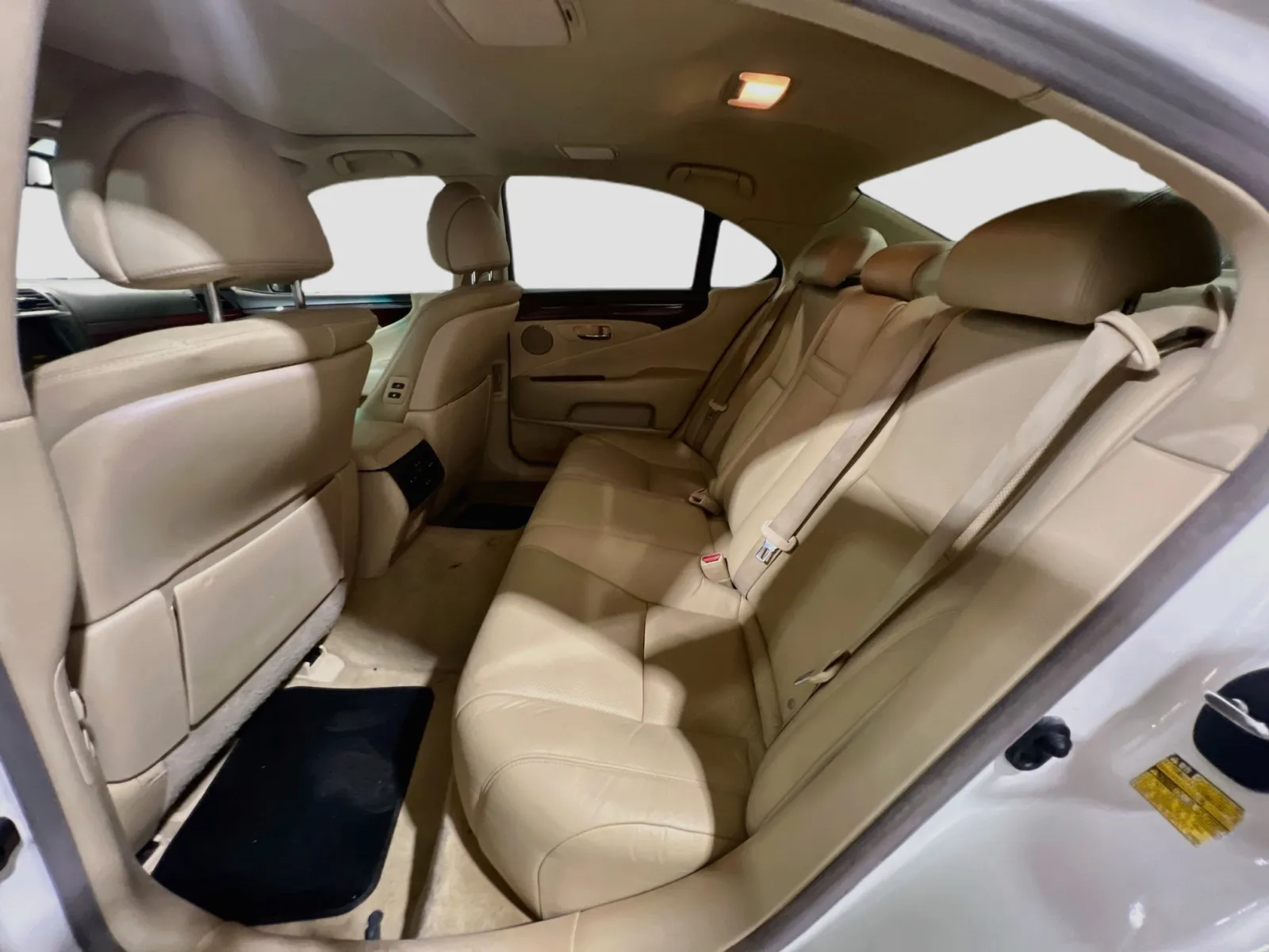 Lexus LS photo 18
