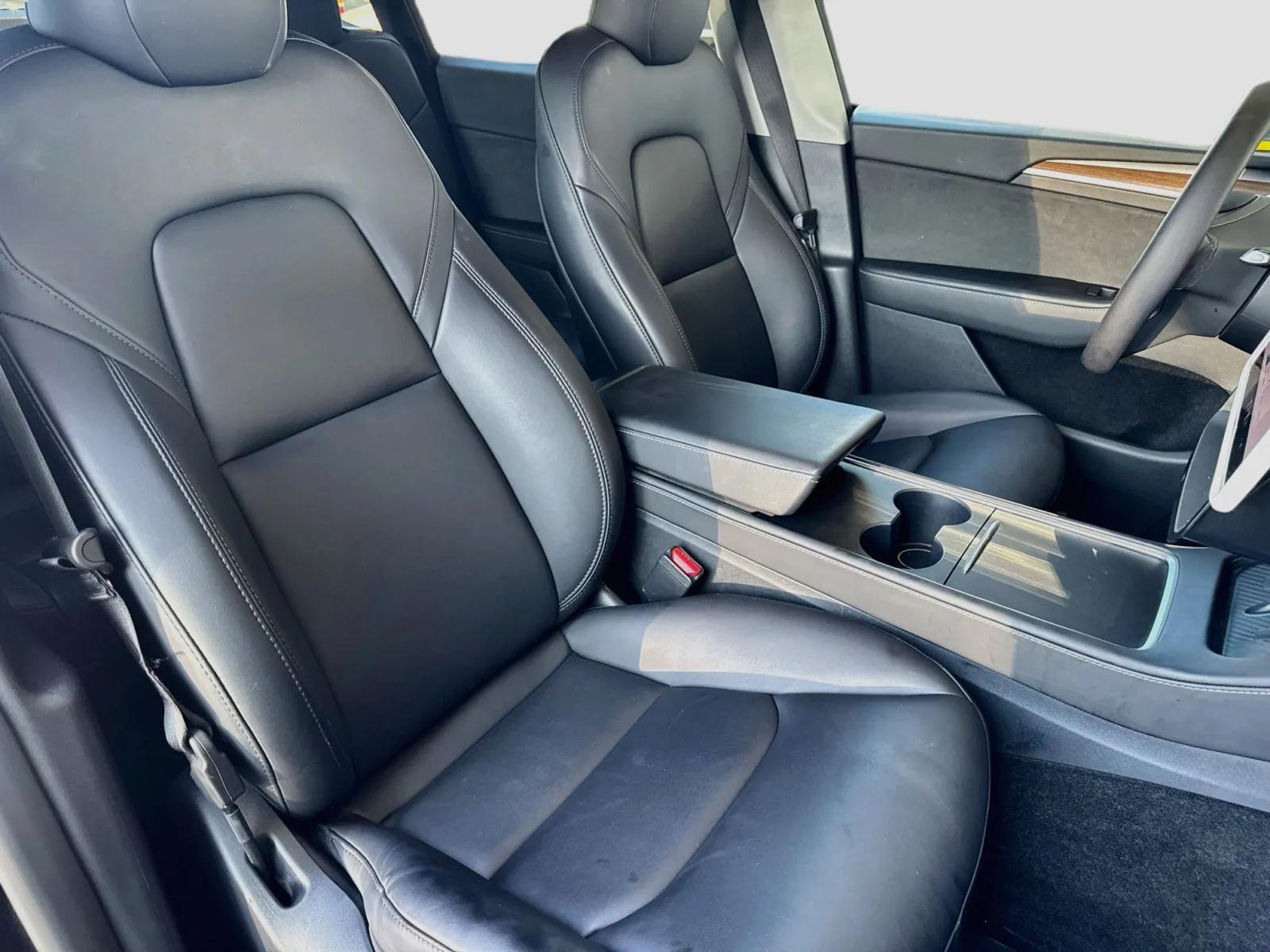 Tesla Model Y photo 18