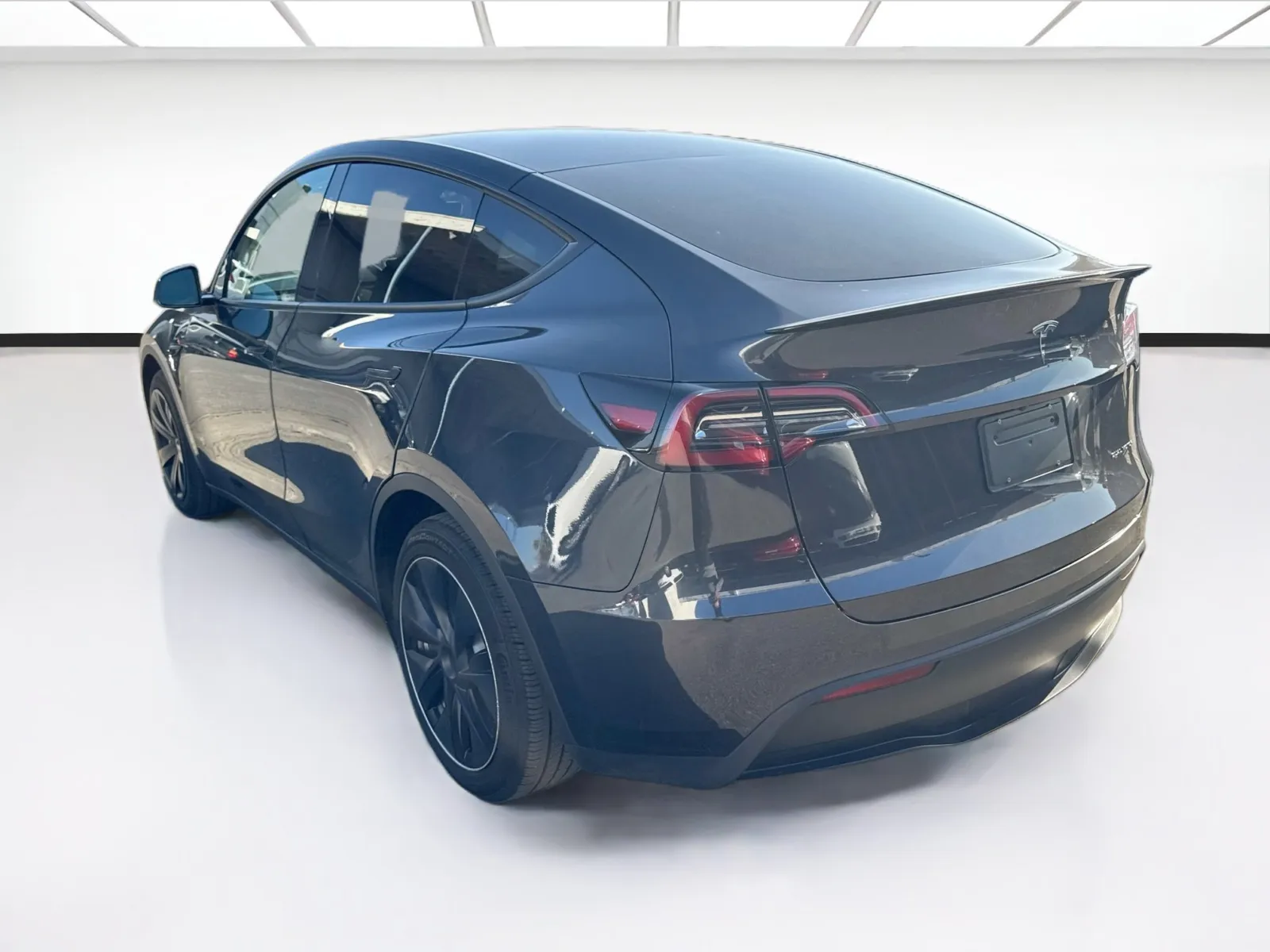 Tesla Model Y photo 6