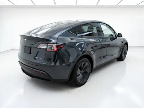 More photos of 2024 Tesla Model Y Long Range at KarGenie, CA