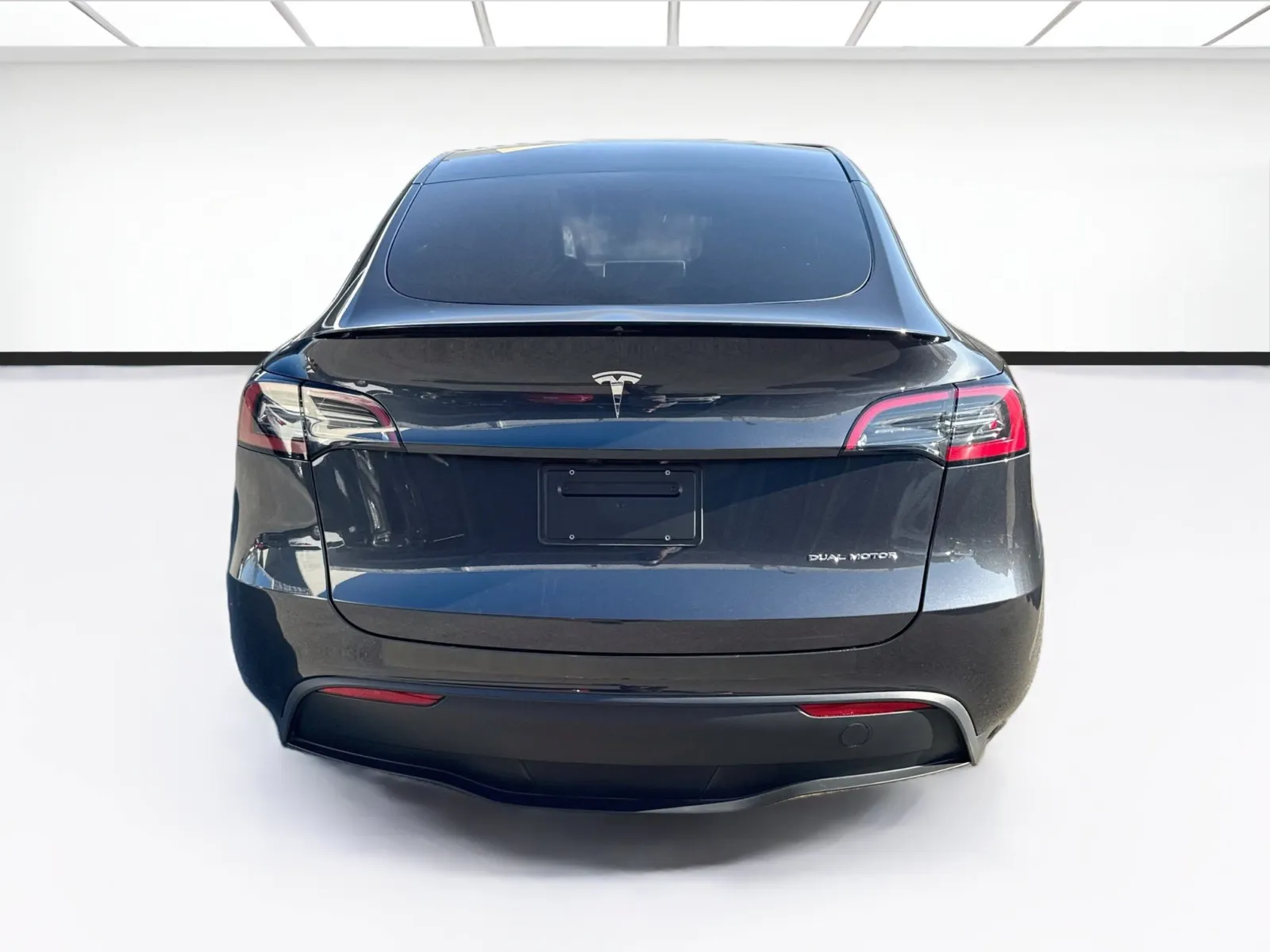 Tesla Model Y photo 5