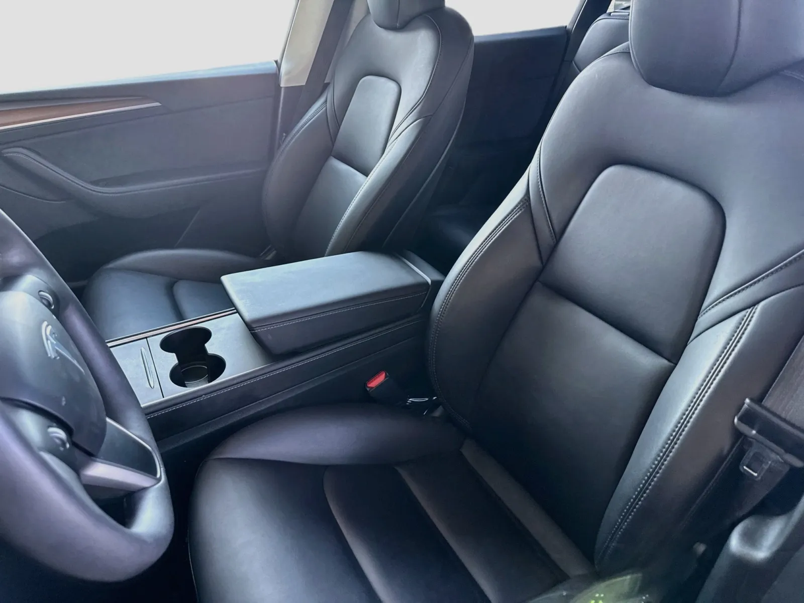 Tesla Model Y photo 13