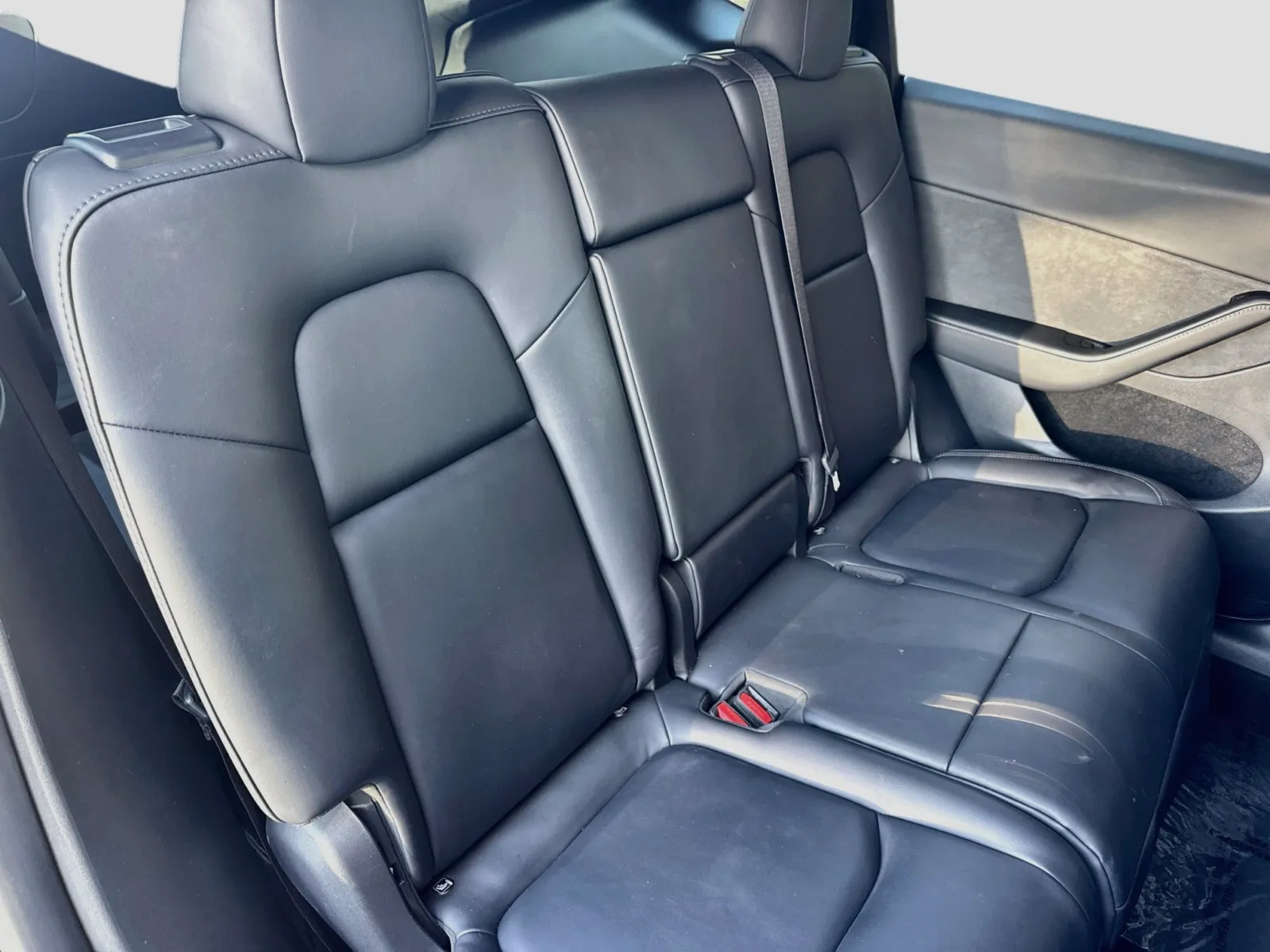 Tesla Model Y photo 17