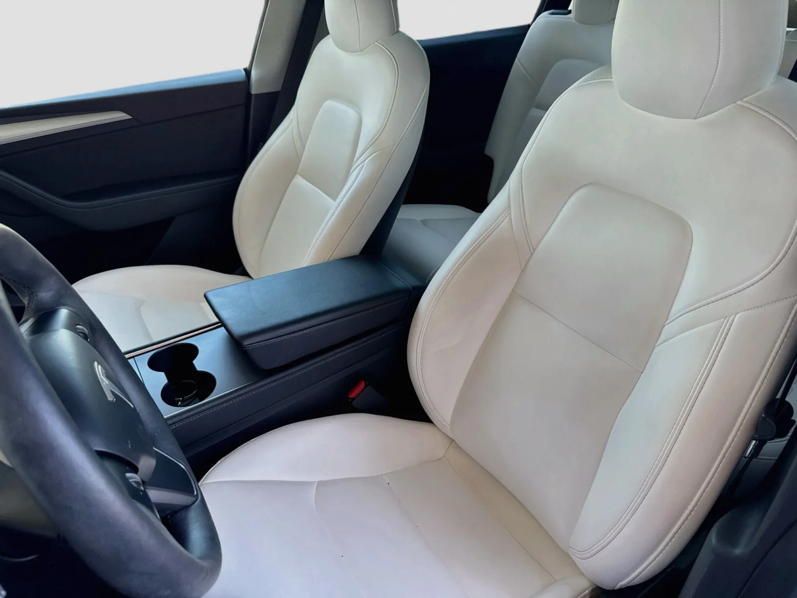 Tesla Model Y photo 13