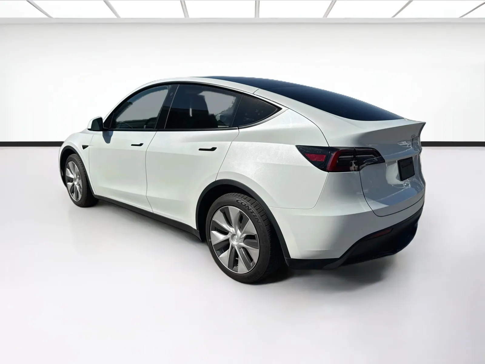 Tesla Model Y photo 6