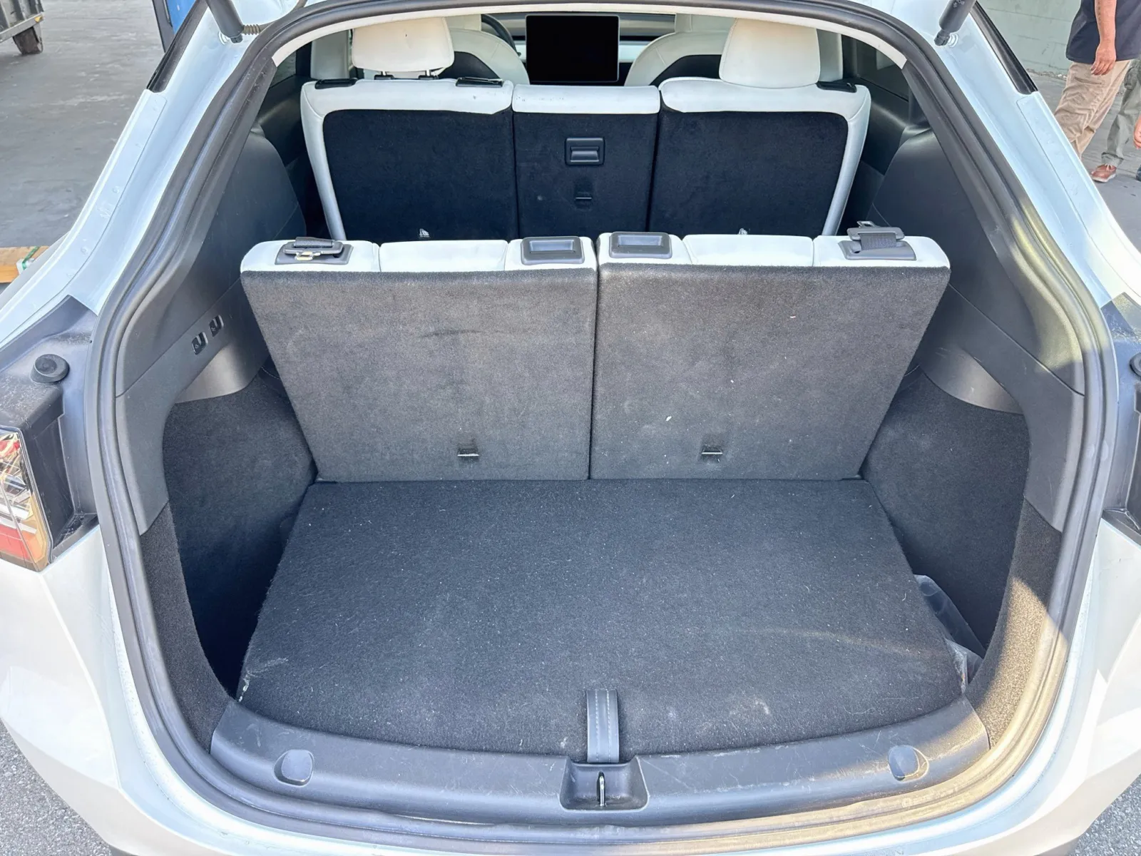 Tesla Model Y photo 16