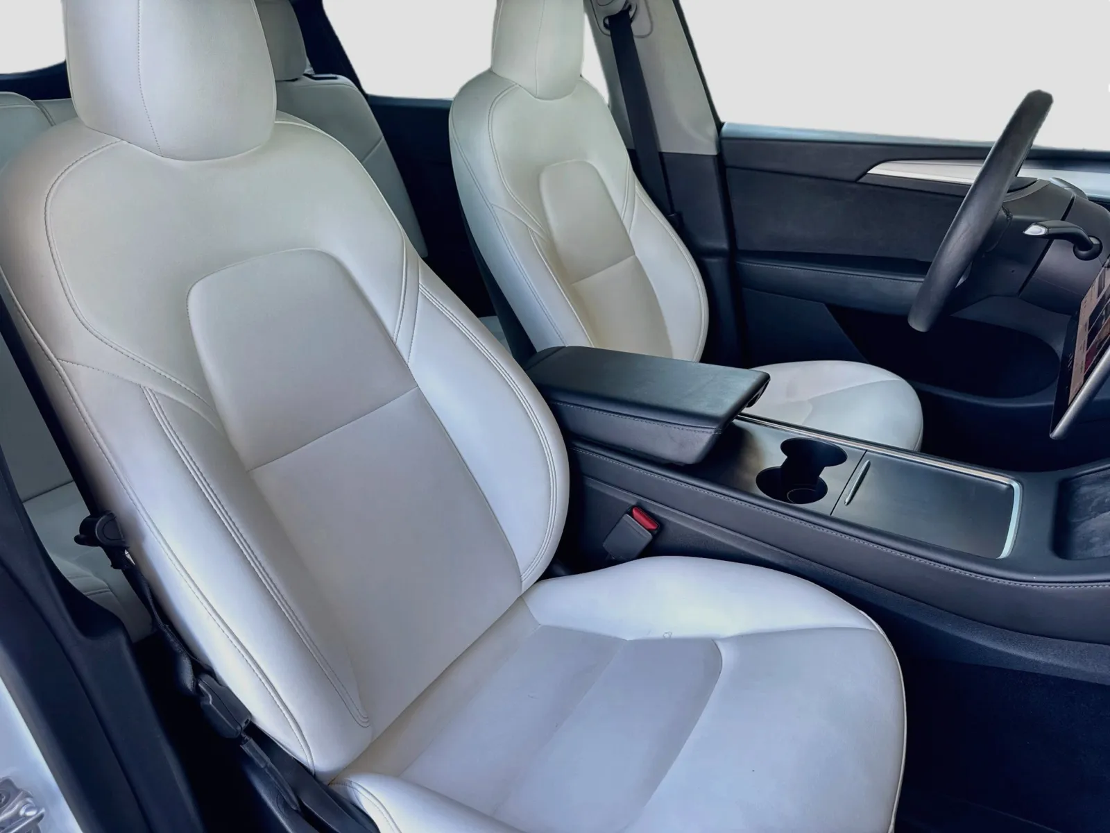 Tesla Model Y photo 19