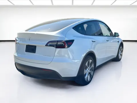 More photos of 2023 Tesla Model Y Long Range at KarGenie, CA