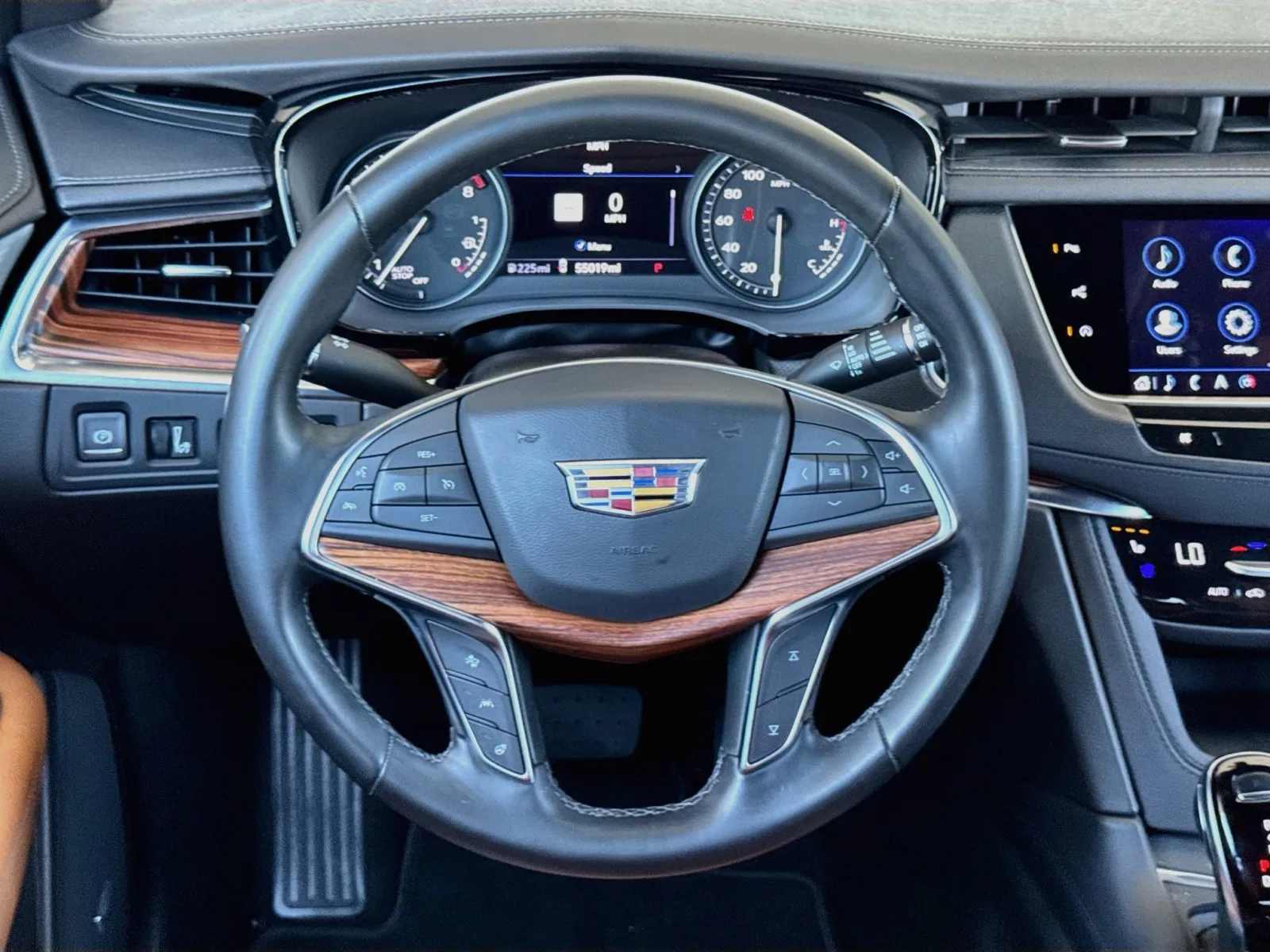 Cadillac XT5 photo 17