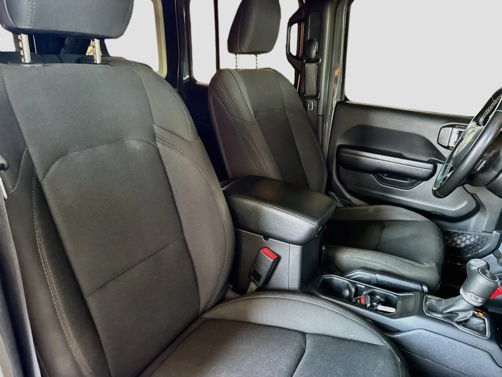 Jeep Wrangler photo 17