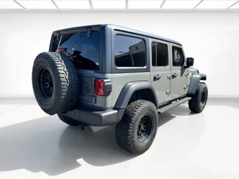 More photos of 2020 Jeep Wrangler Unlimited Willys at KarGenie, CA