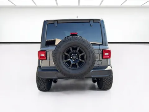 More photos of 2020 Jeep Wrangler Unlimited Willys at KarGenie, CA