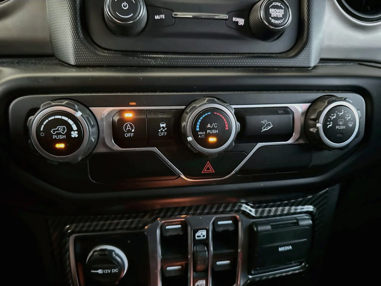 Jeep Wrangler photo 11
